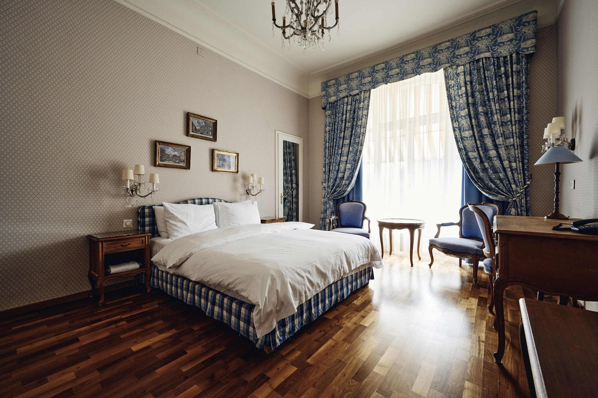 Double Superior King Bed