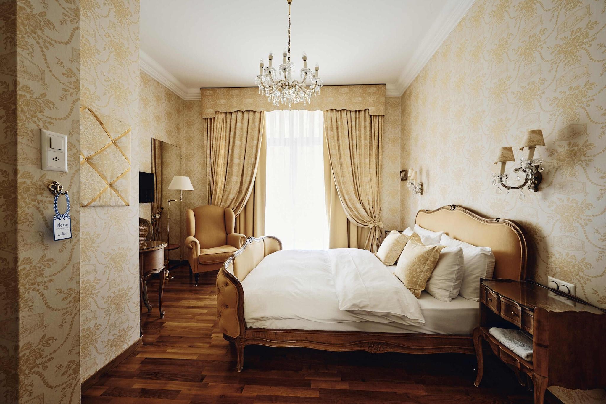 Double Queen Size Bed