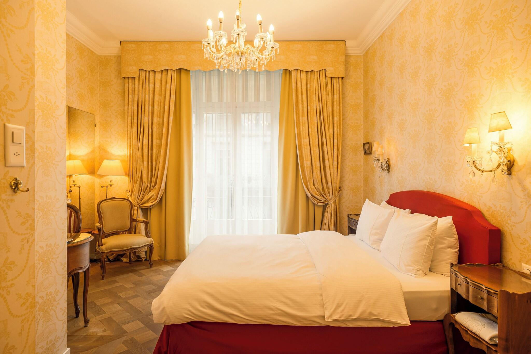 Double Queen Size Bed