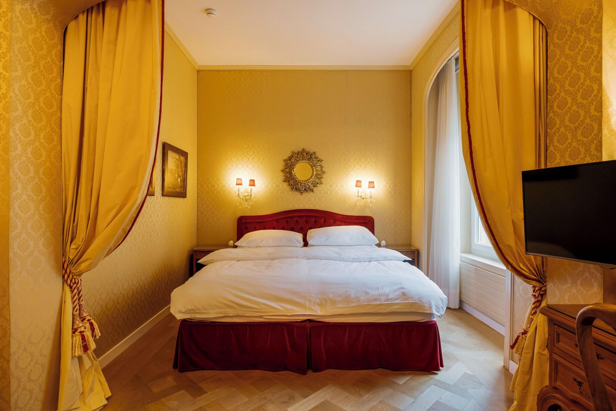 Junior Suite King Size Bed