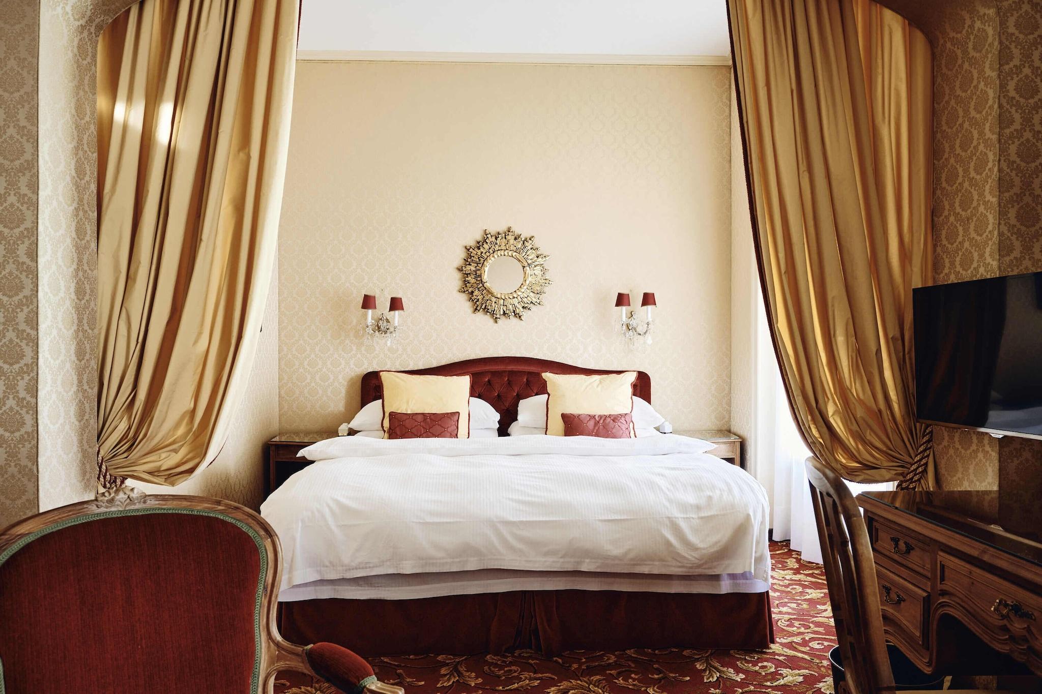 Junior Suite King Size Bed