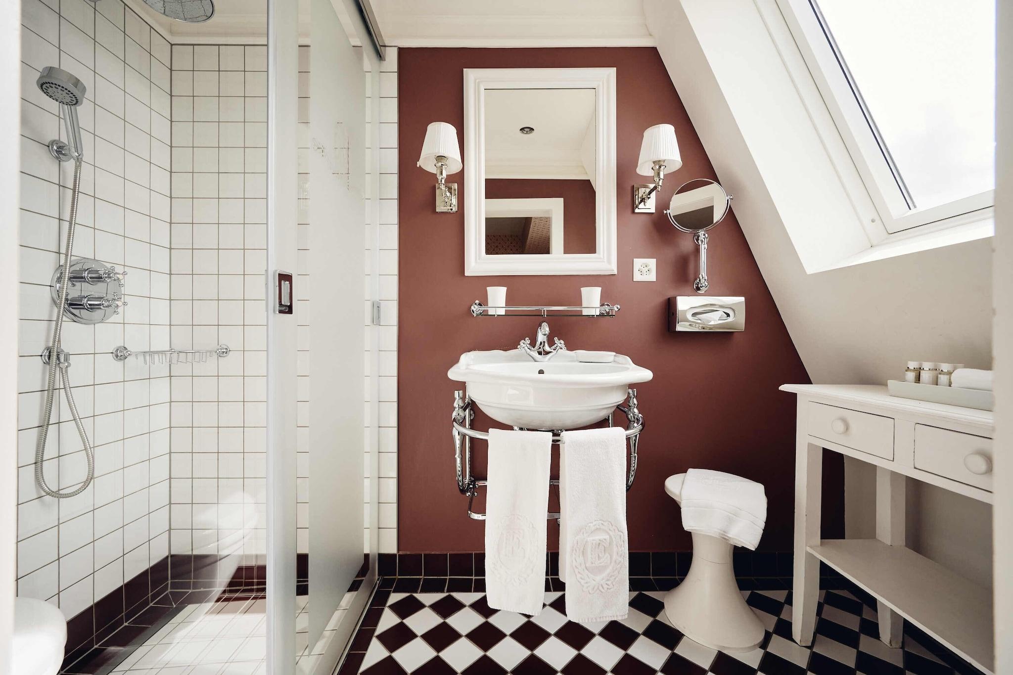 Double Queen Size Bed