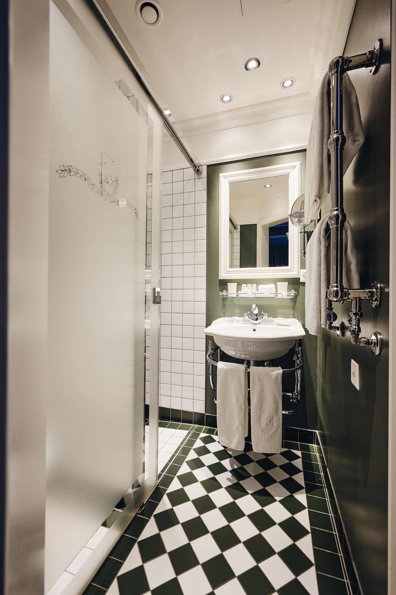 Junior Suite King Size Bed