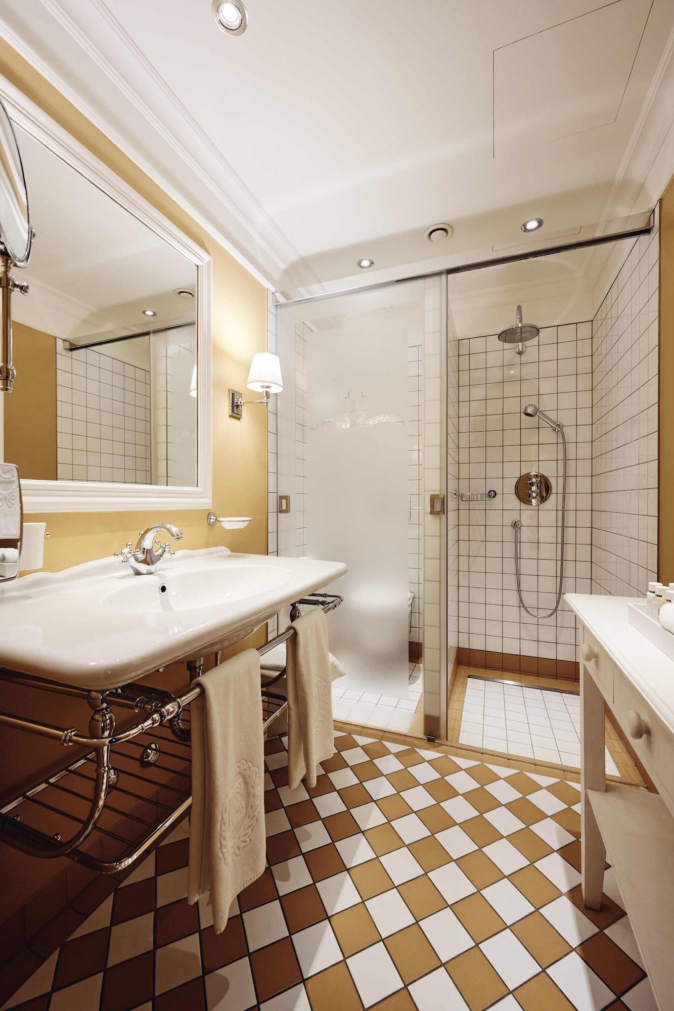 Junior Suite King Size Bed