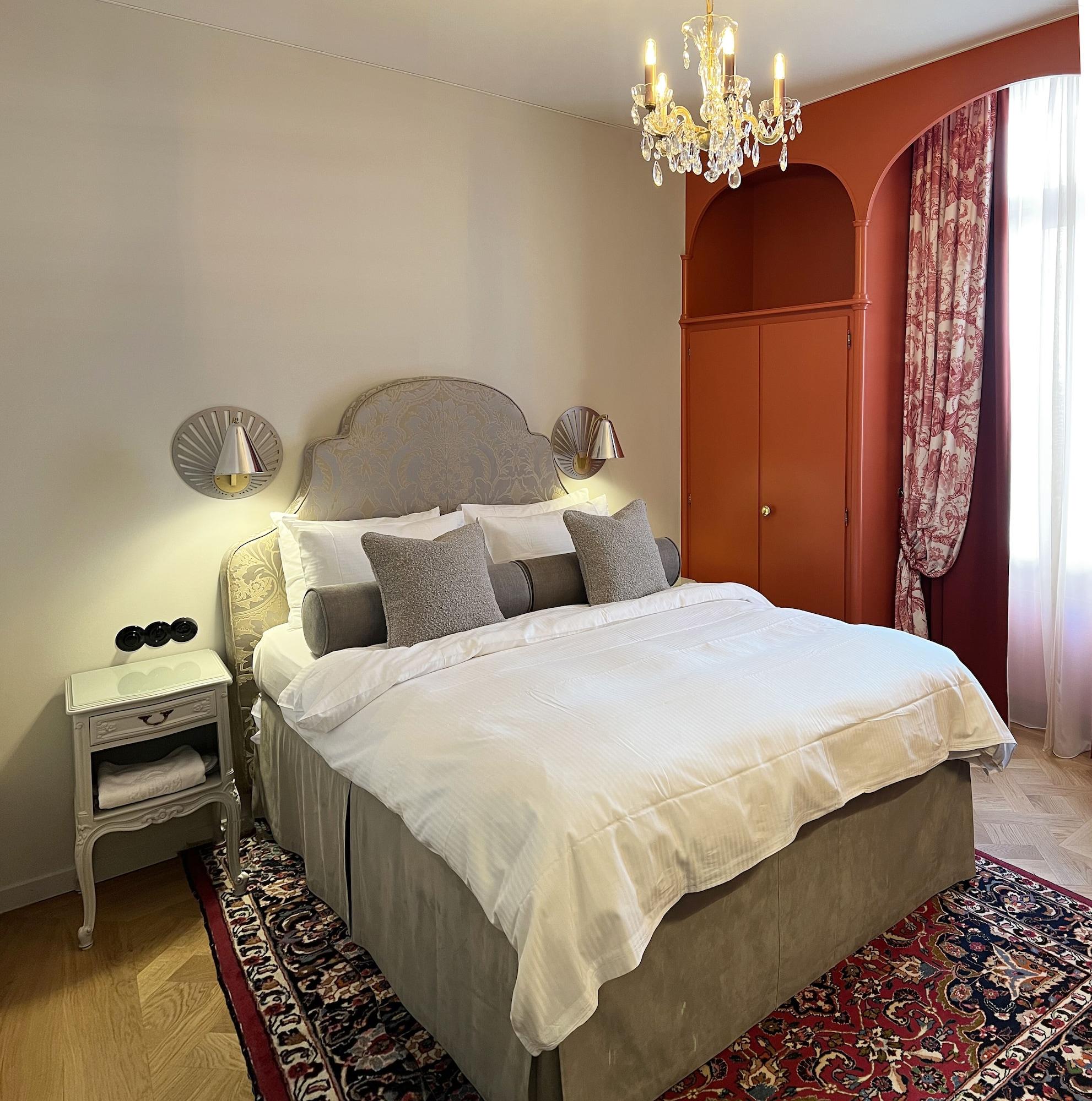 Double Queen Size Bed