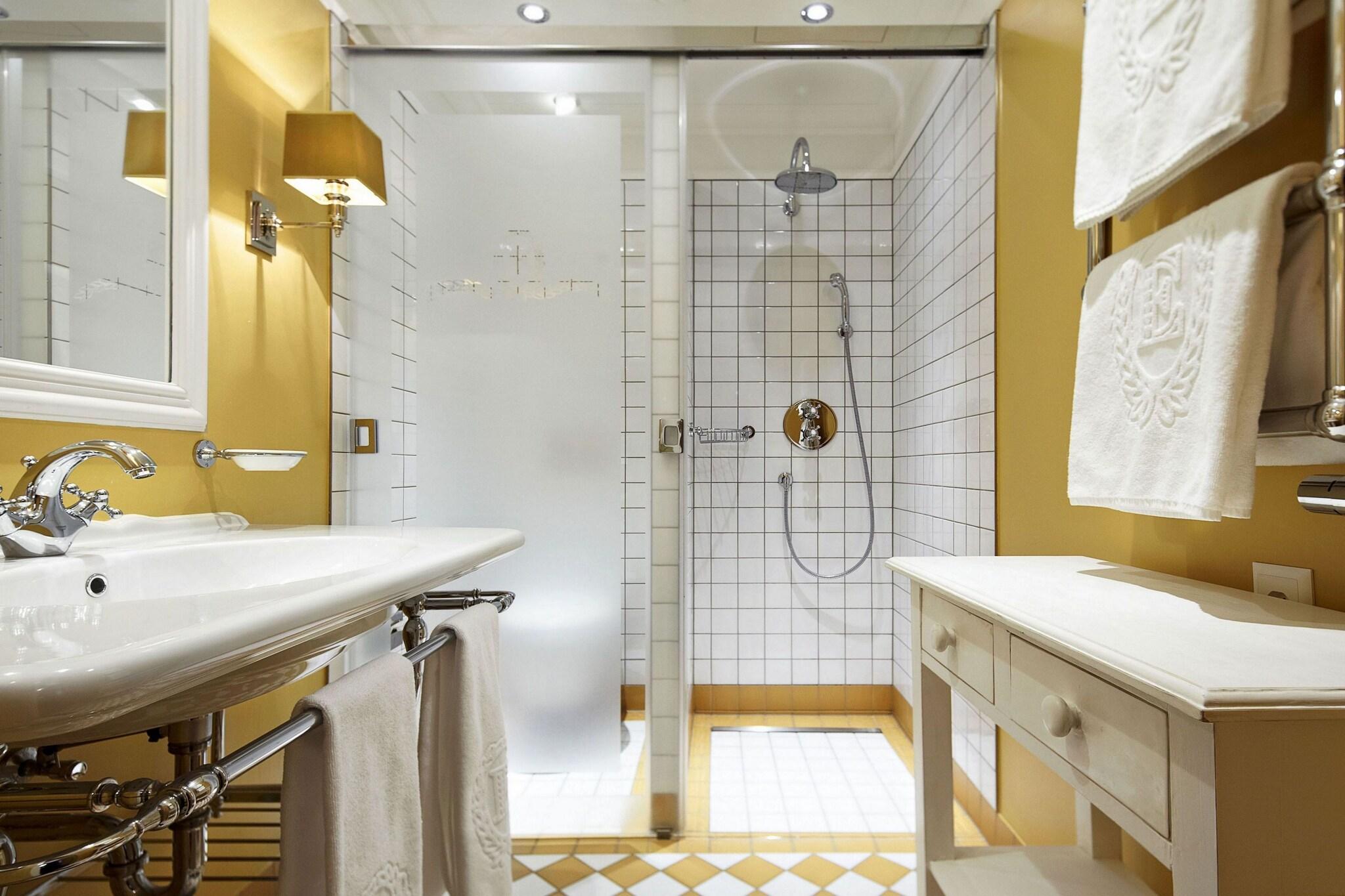 Junior Suite King Size Bed