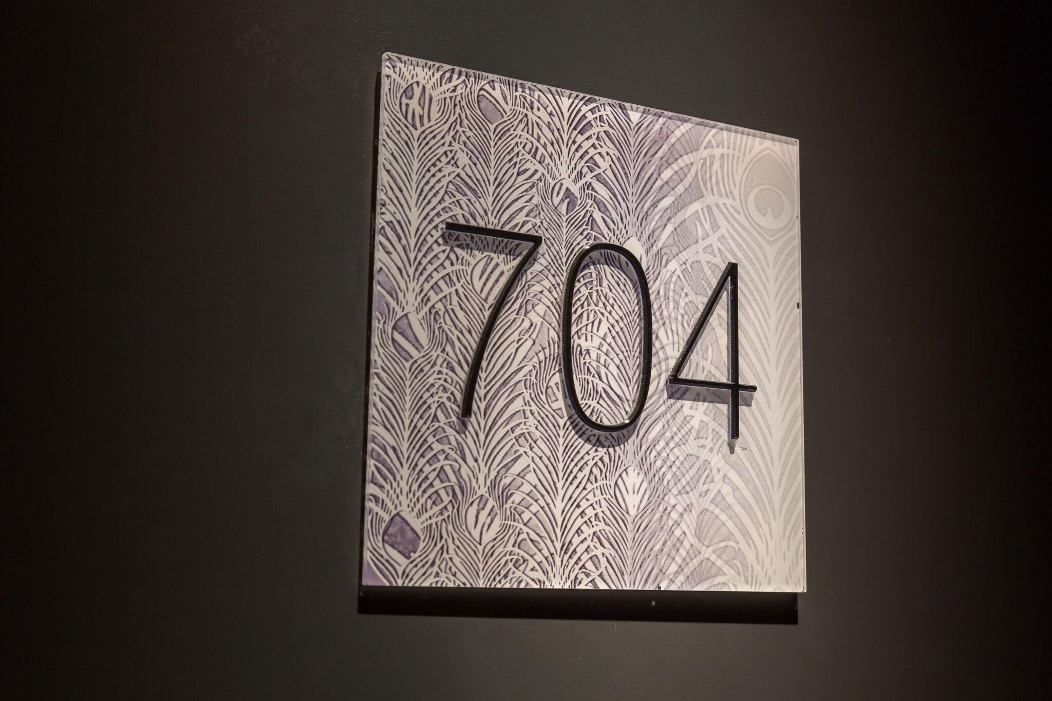 Studio Queen Size Bed