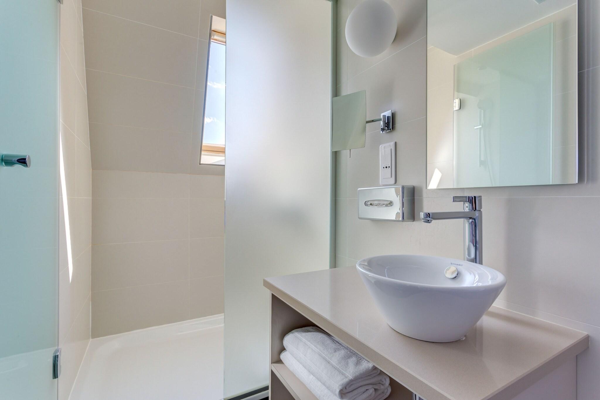 Studio Queen Size Bed