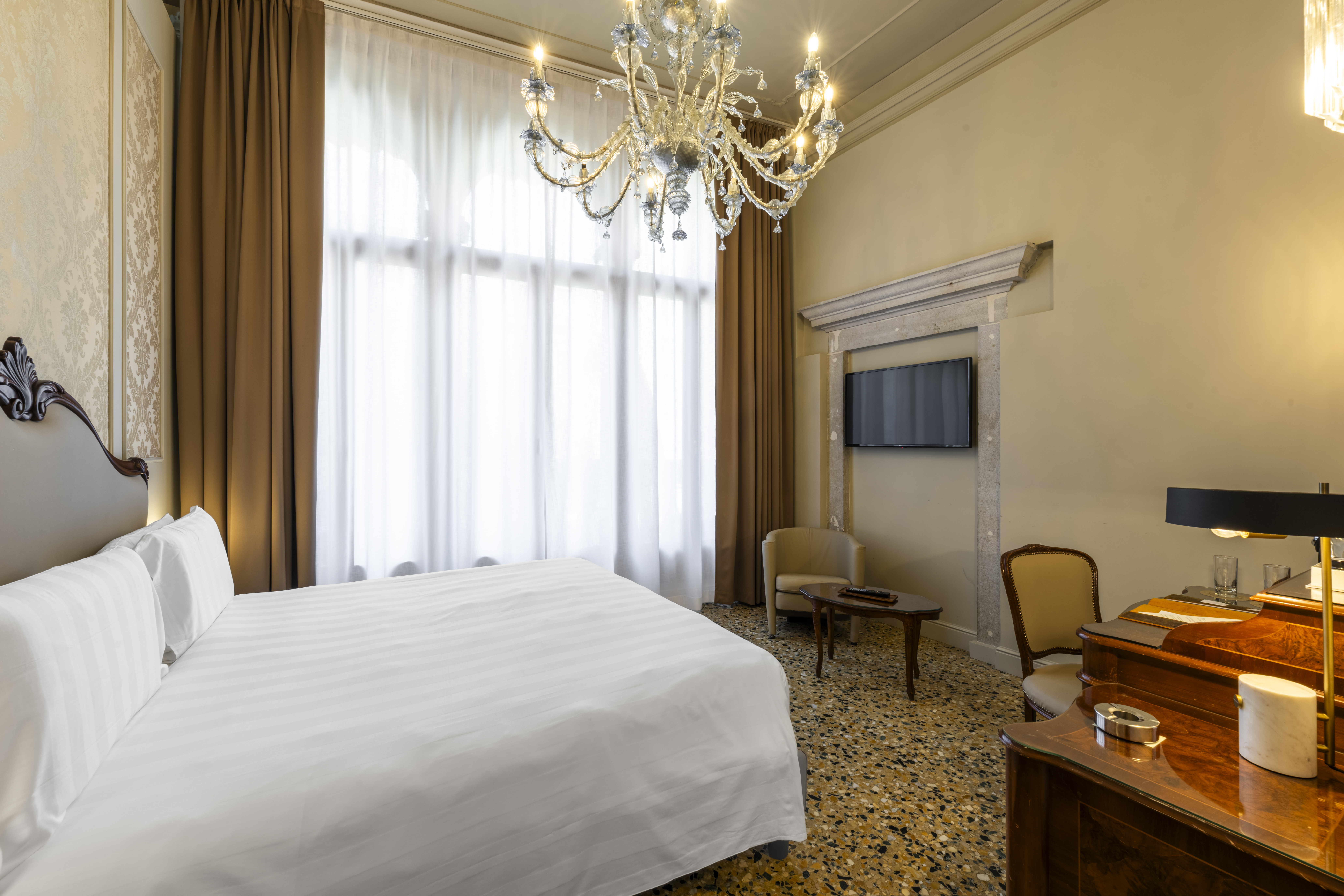 Junior Suite with Balcony with Views