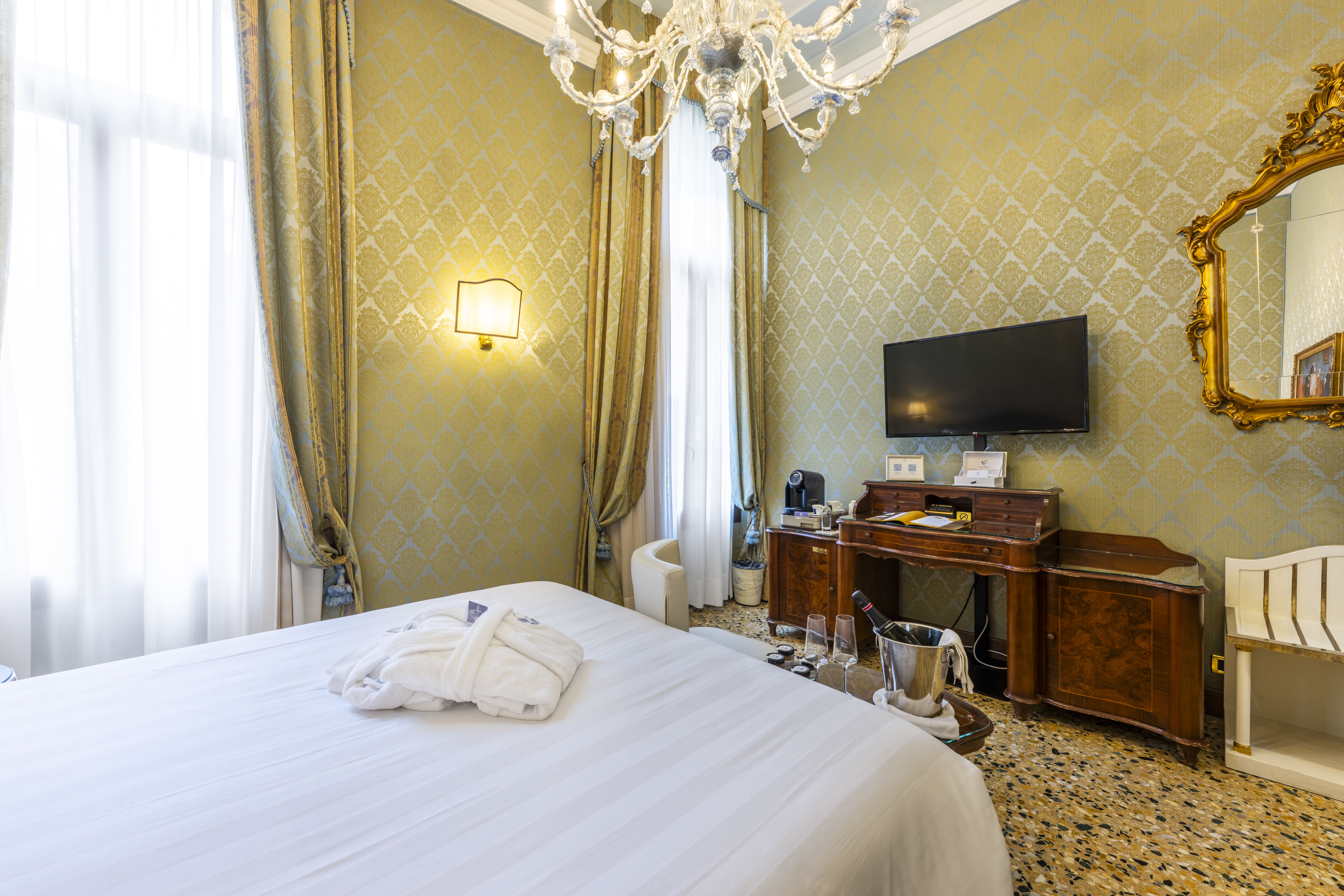 Junior Suite Canal View