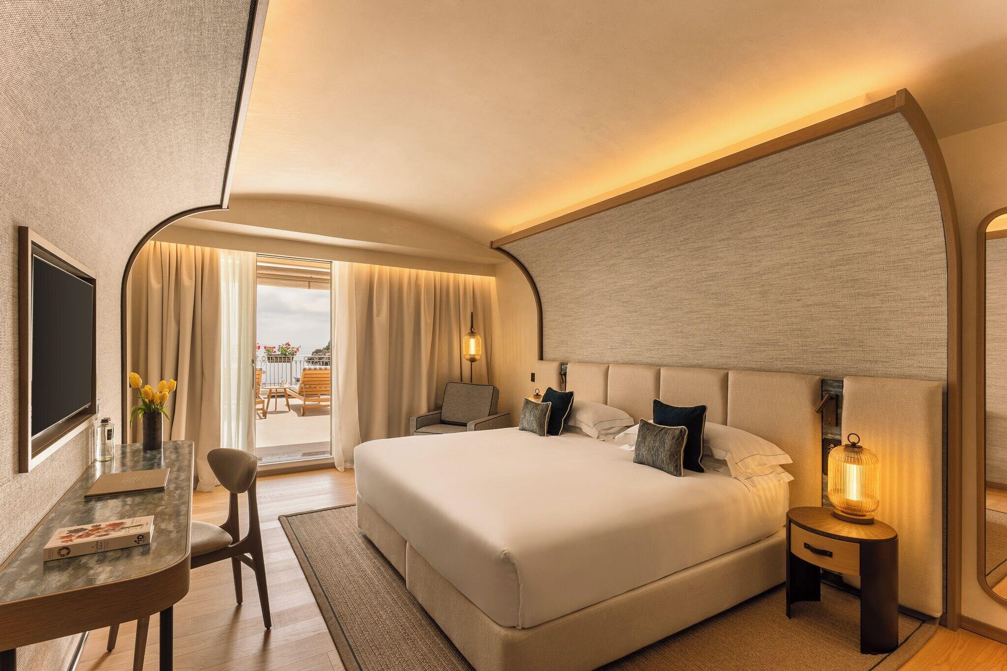 Triple Deluxe Queen Bed