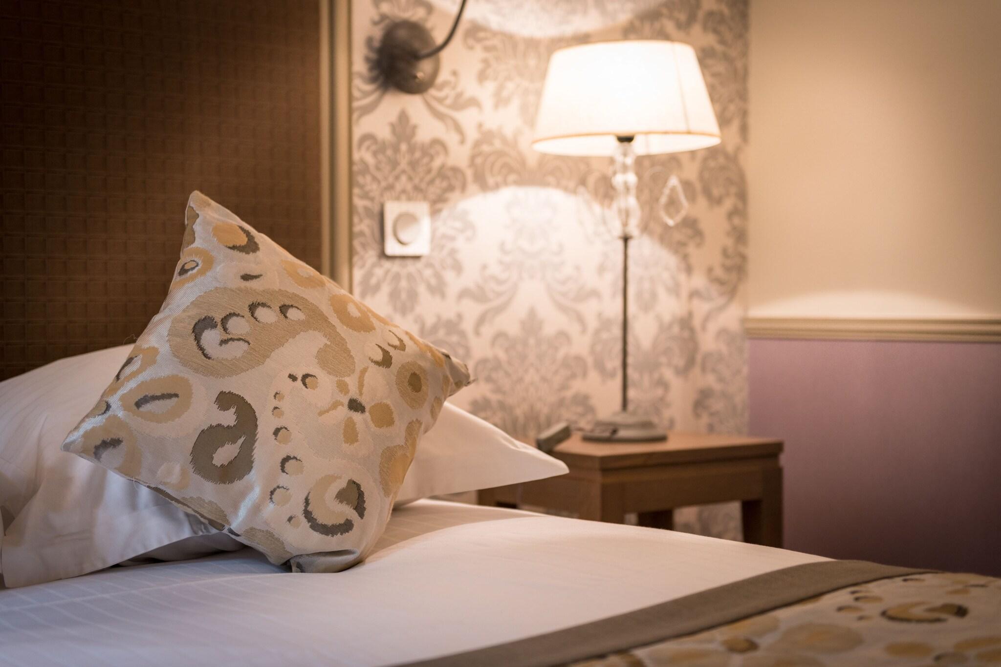 Junior Suite Queen Size Bed