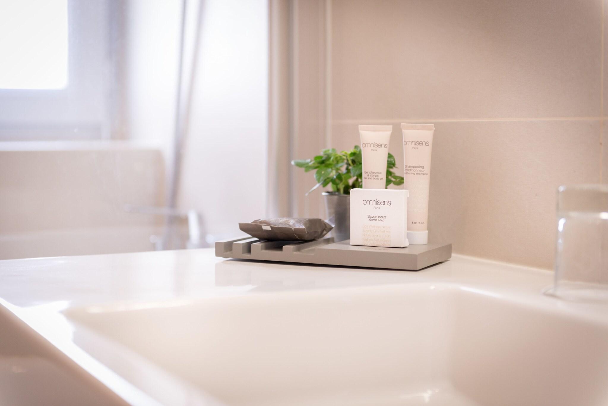 Junior Suite Queen Size Bed