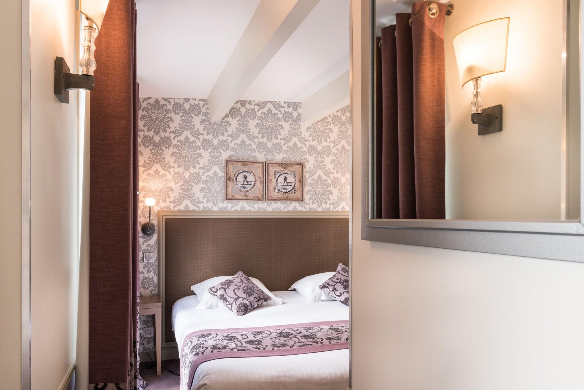 Junior Suite Queen Size Bed