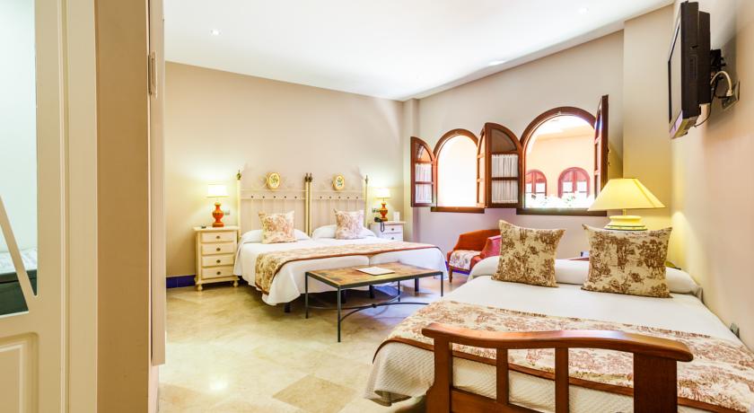 Family Room Capacity 4