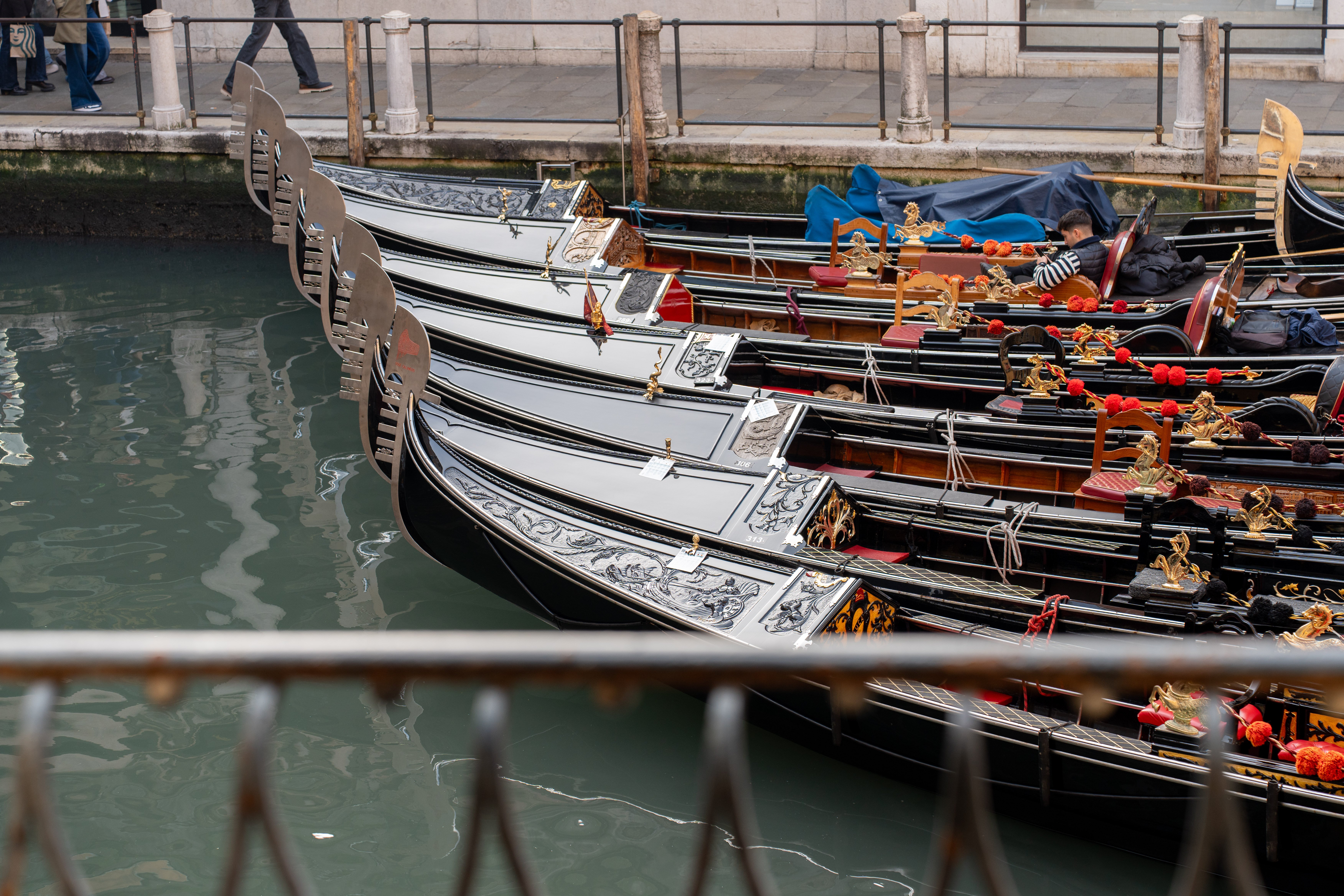 Double or Twin Canal View