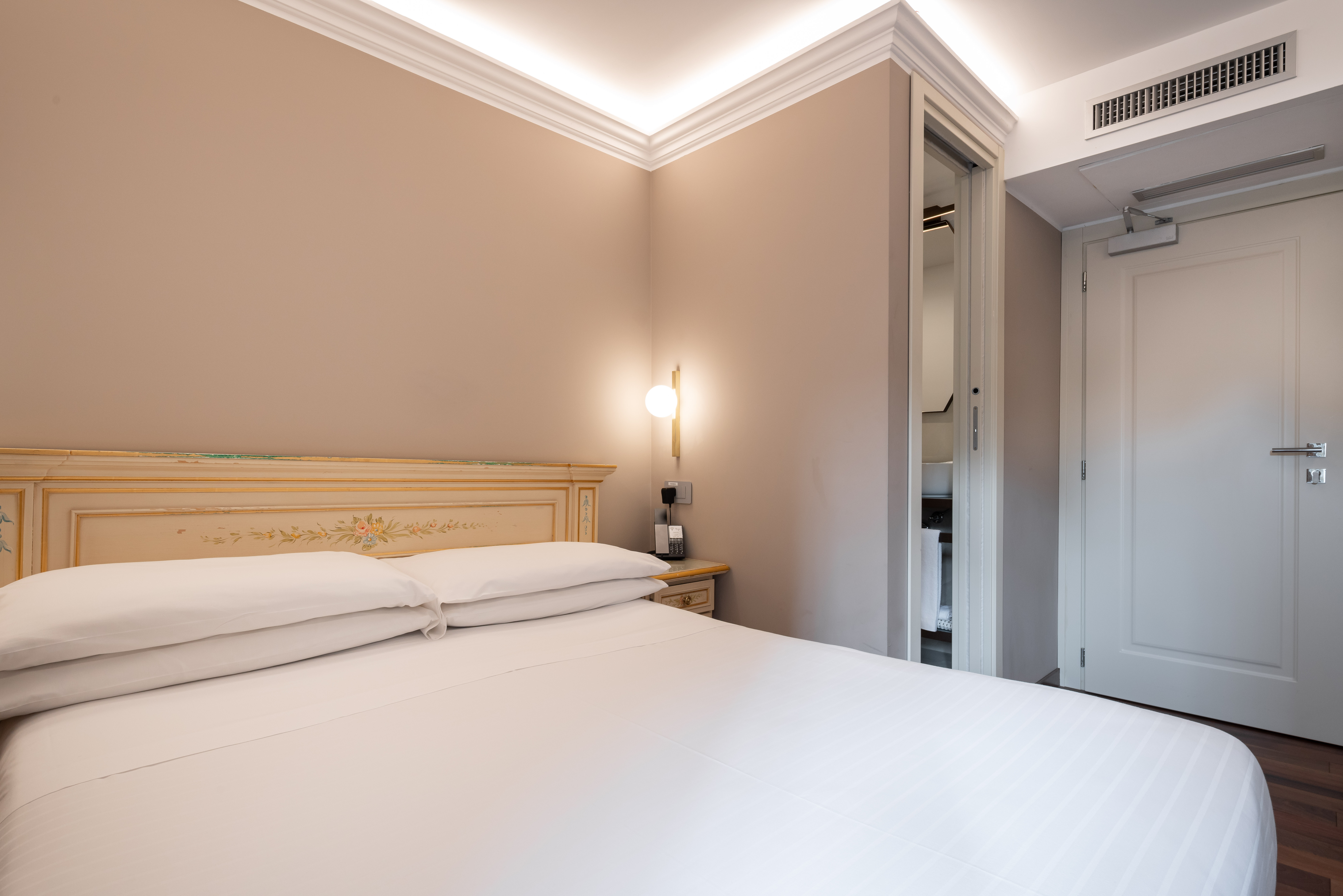 Double or Twin Canal View