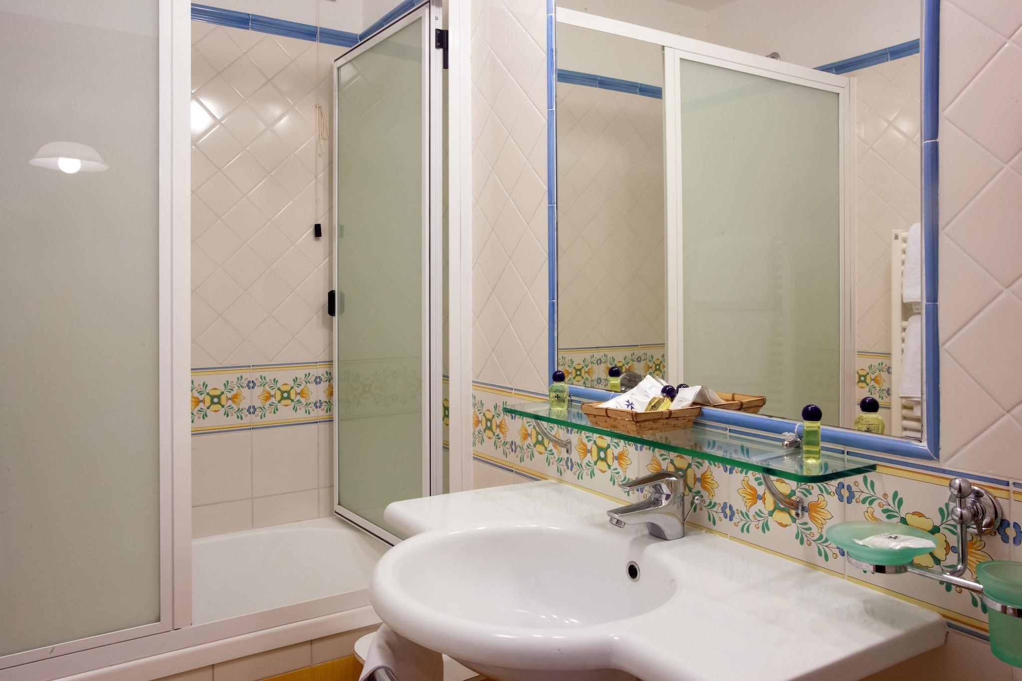 Double Classic Queen Bed