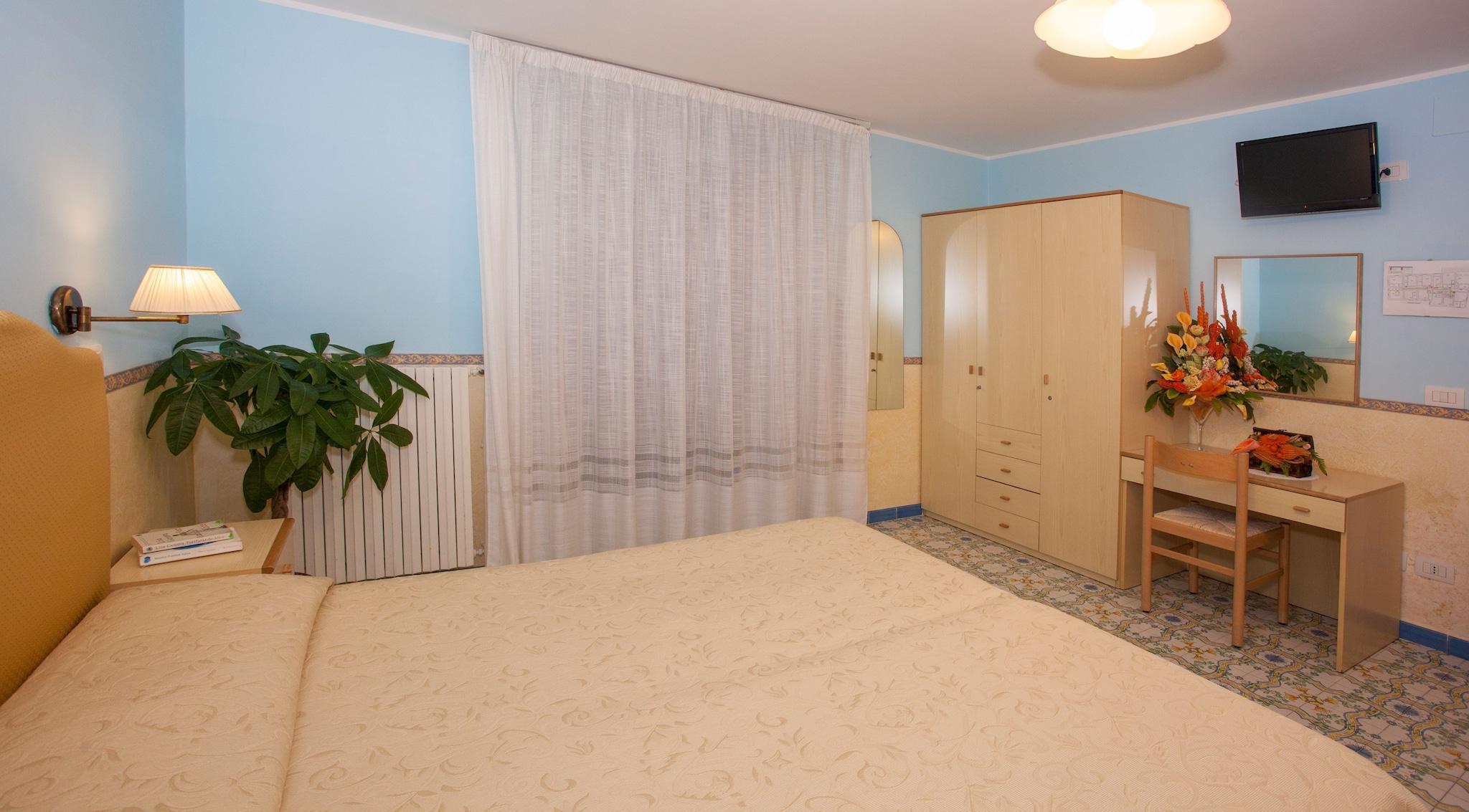 Double Classic Queen Bed