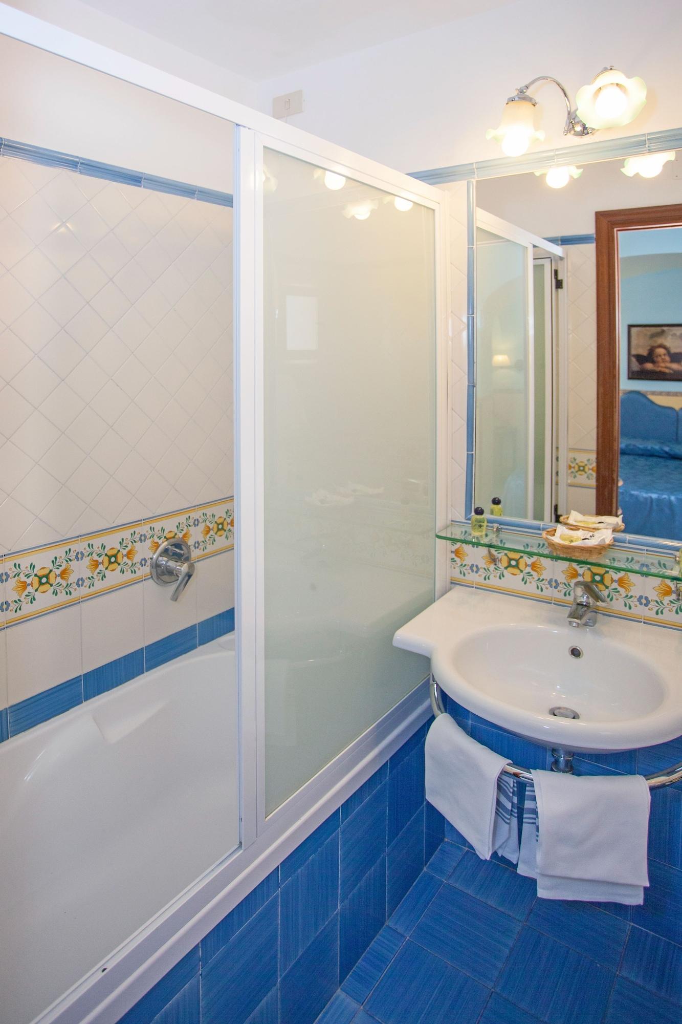 Double Classic Queen Bed