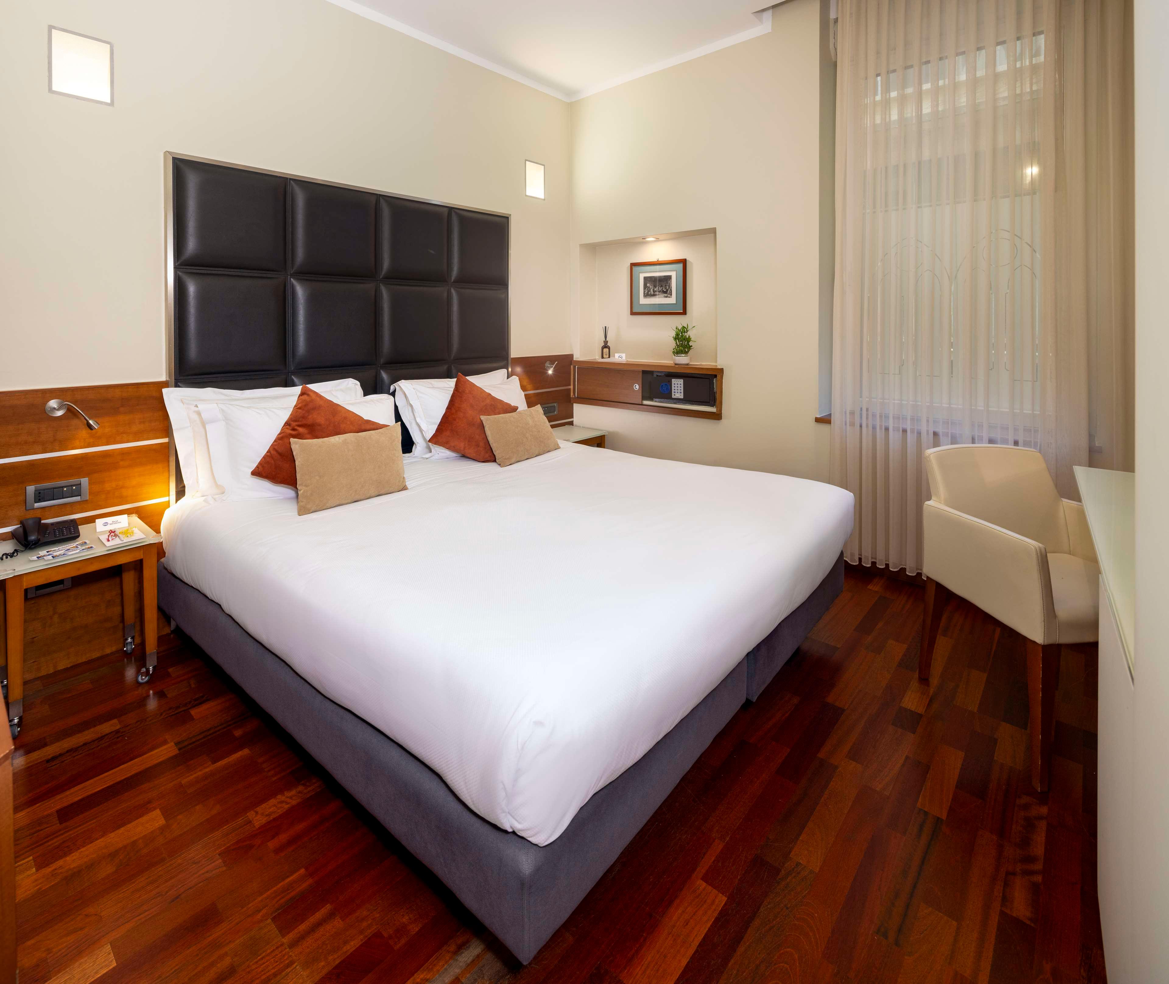 Junior Suite Queen Size Bed