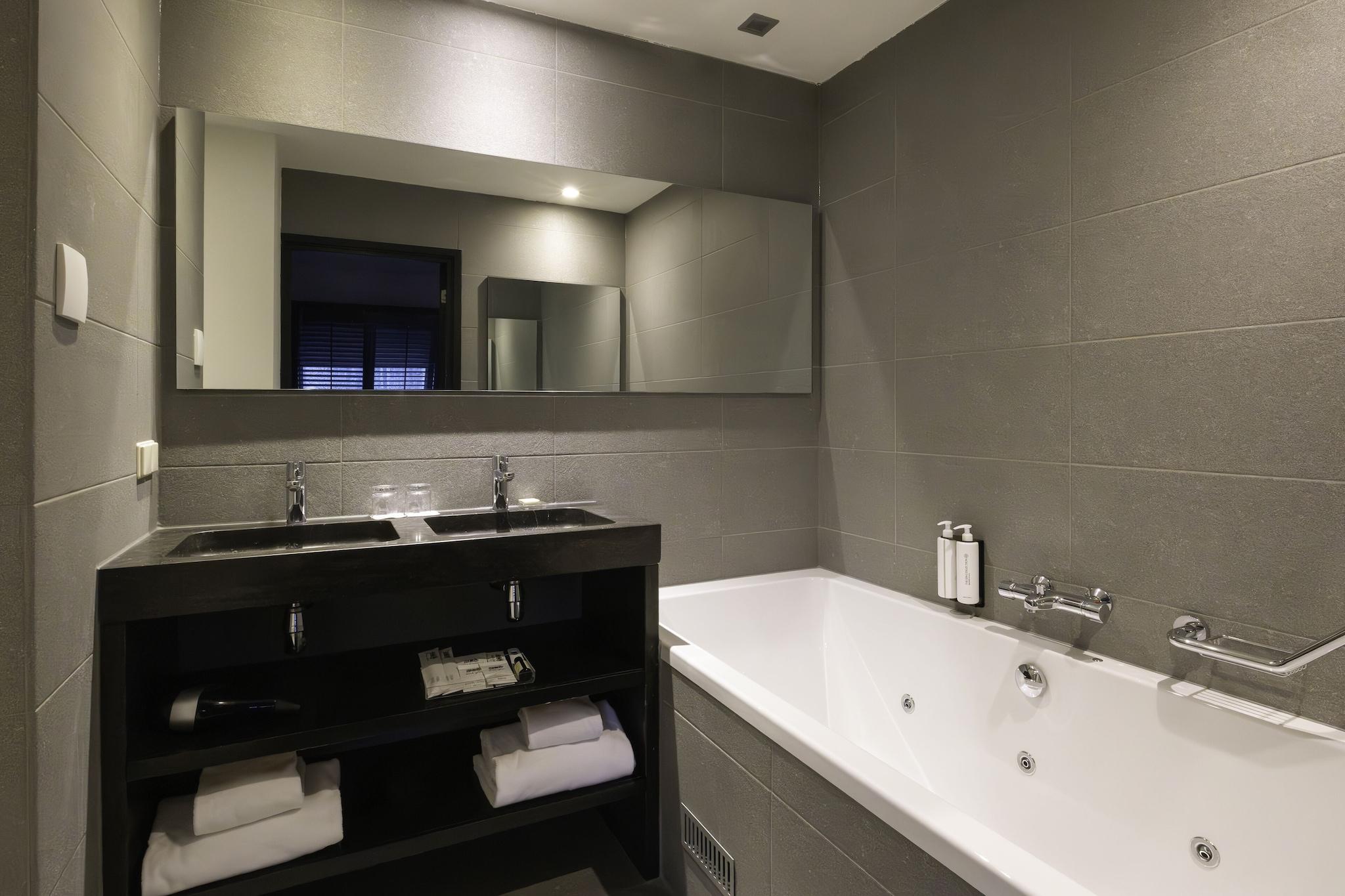 Junior Suite King Size Bed