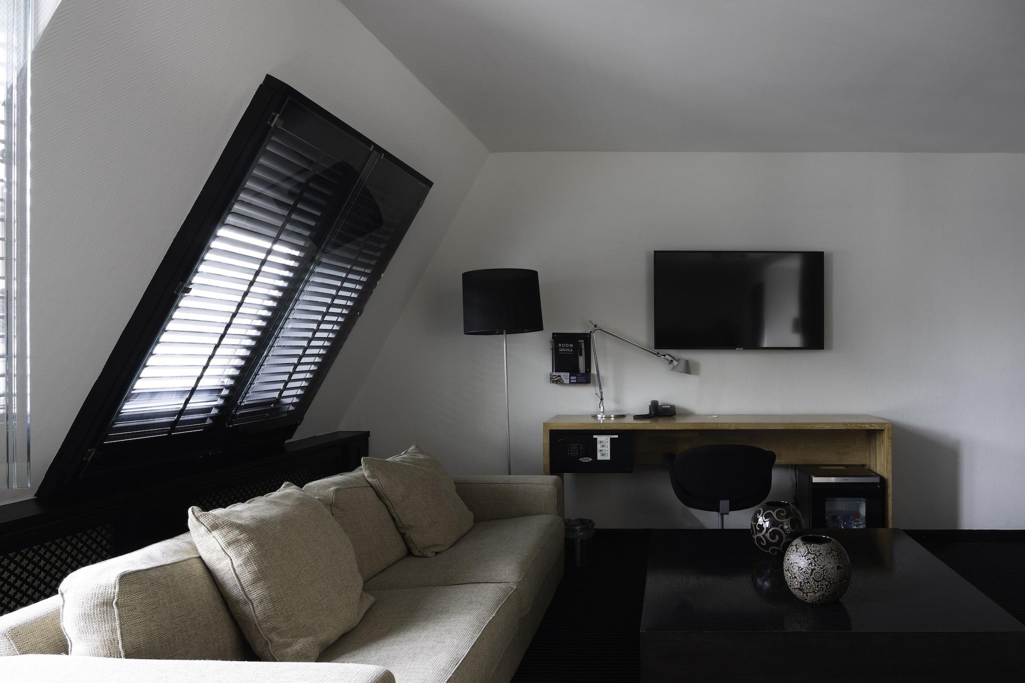 Junior Suite King Size Bed