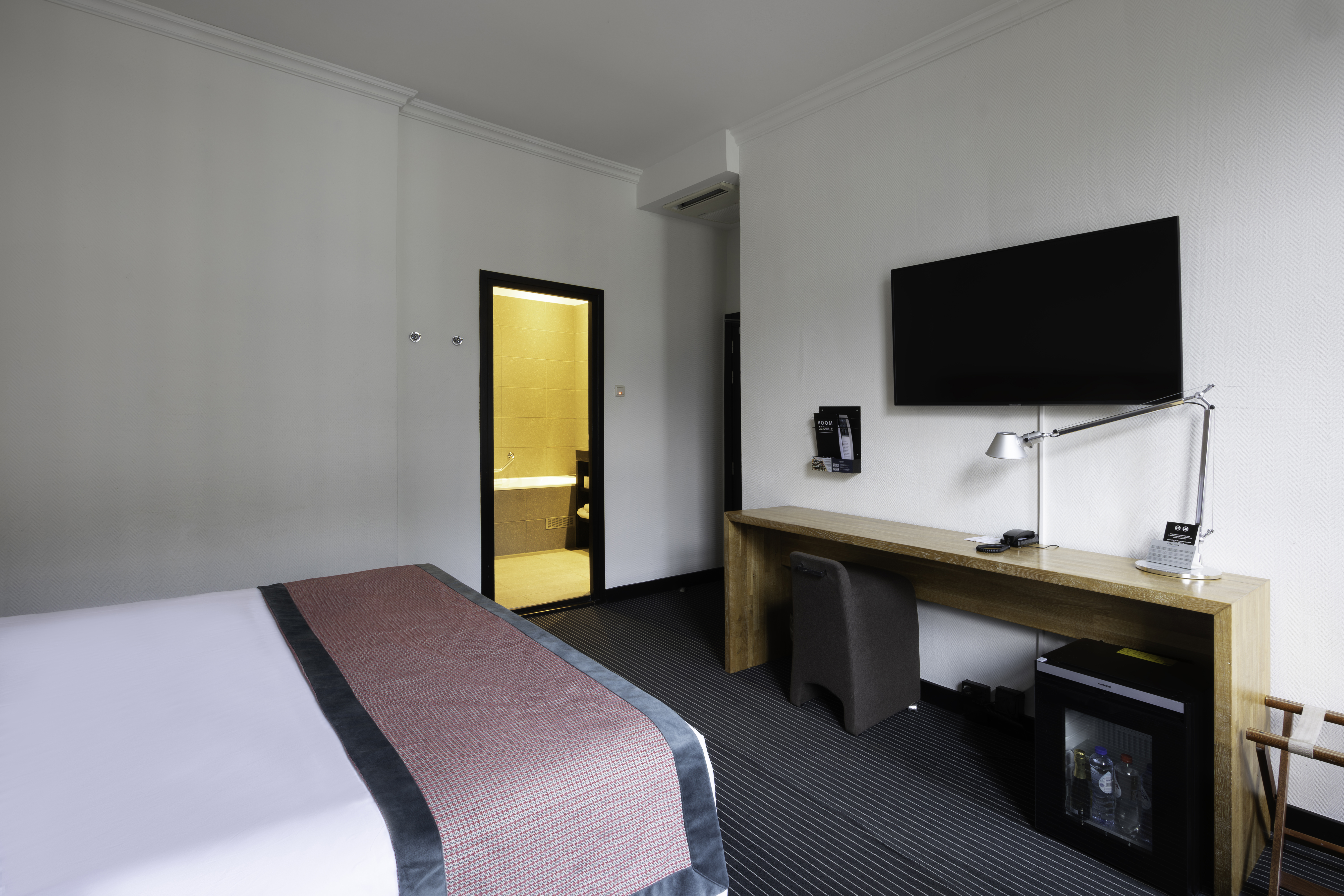 Double Single Executive