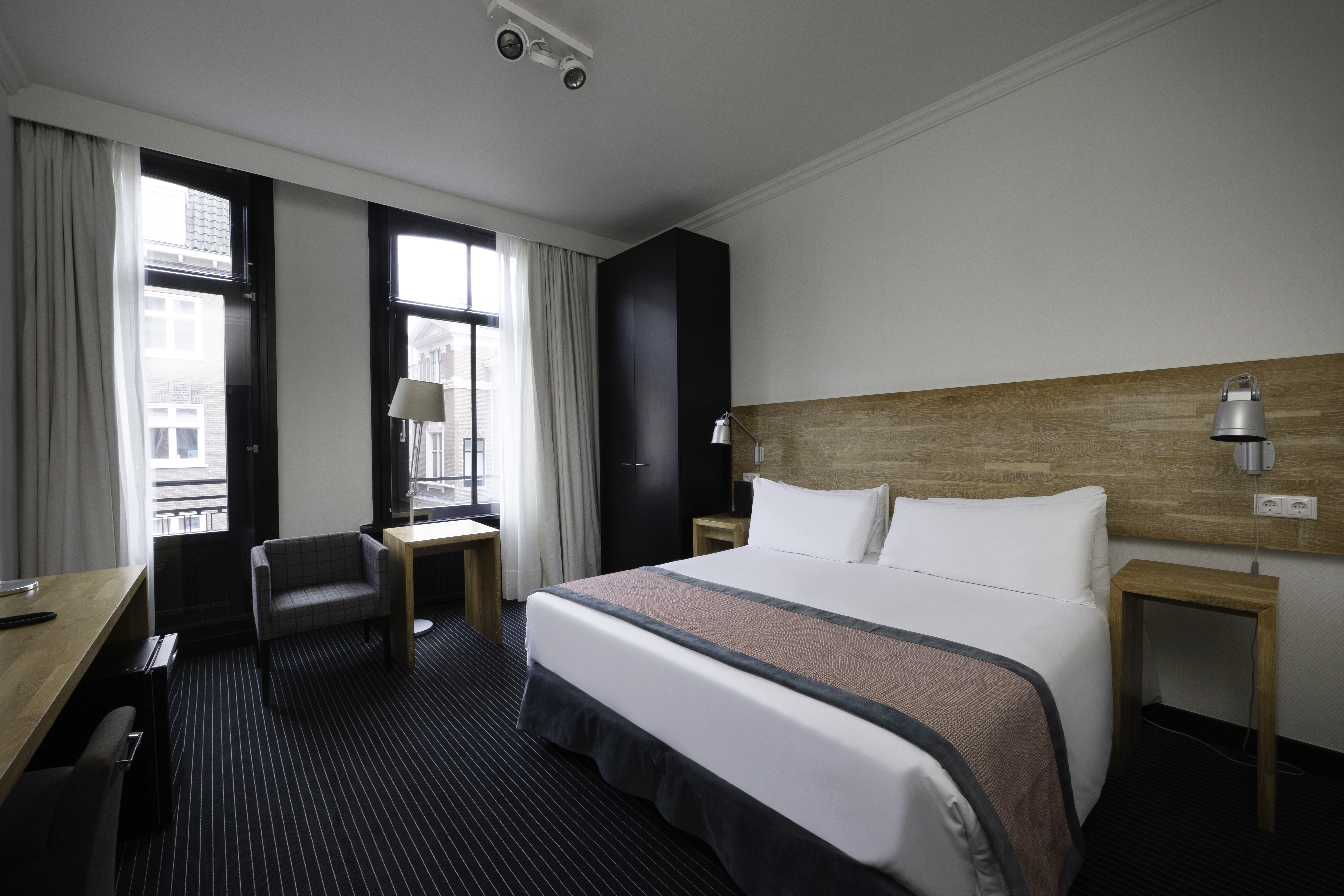 Double Single Executive