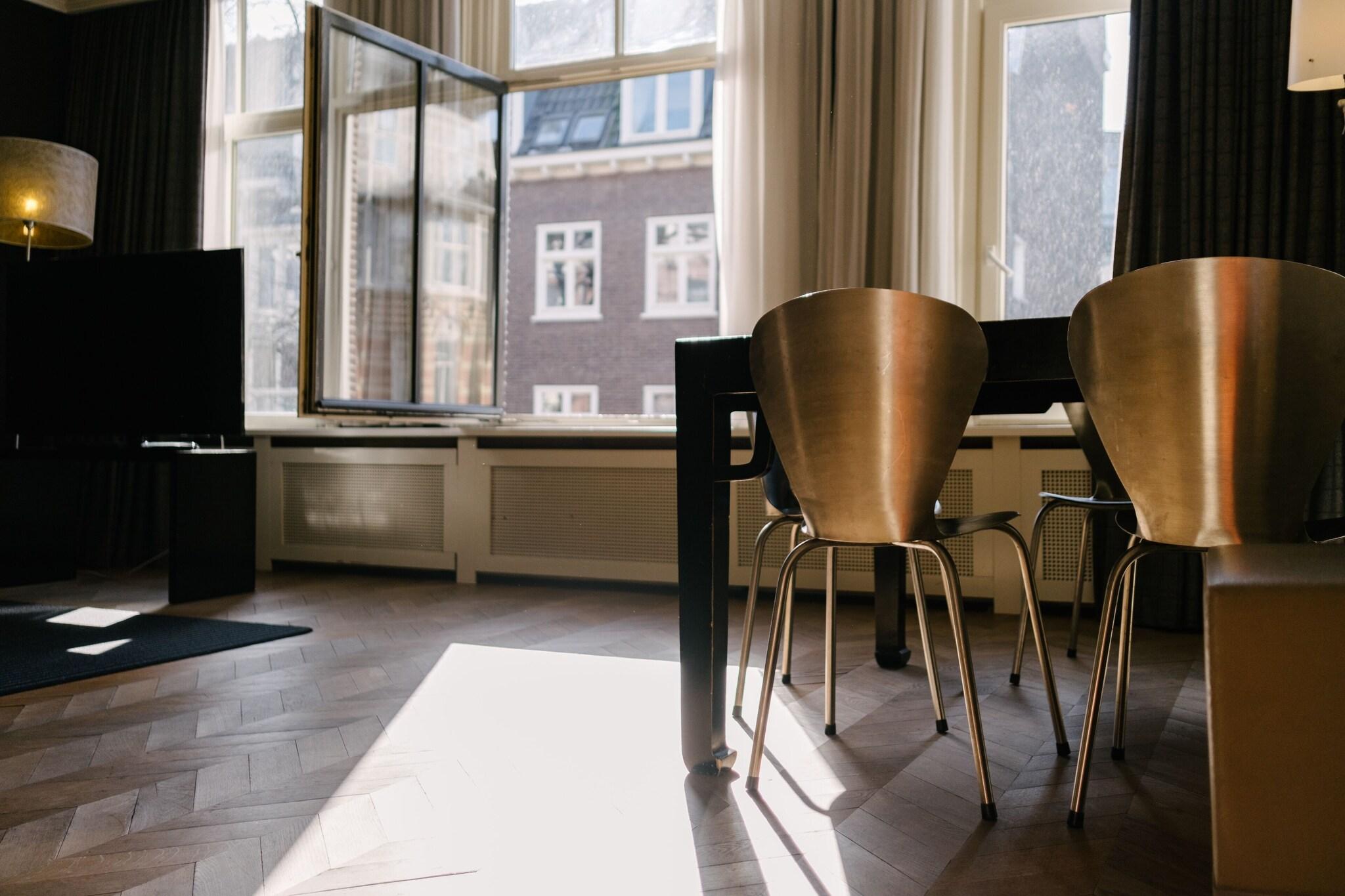 Apartment Queen Size Bed