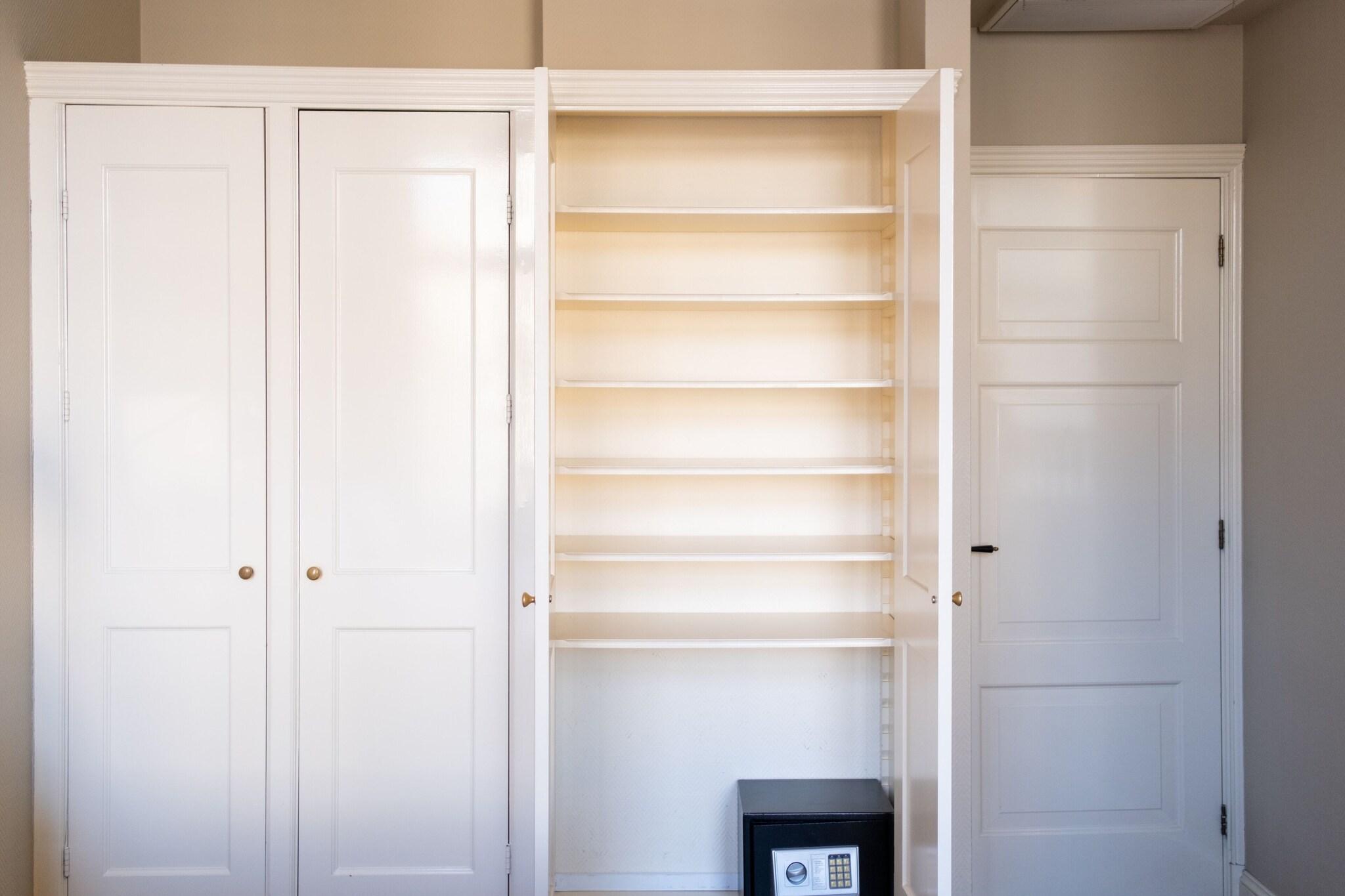 Apartment Queen Size Bed