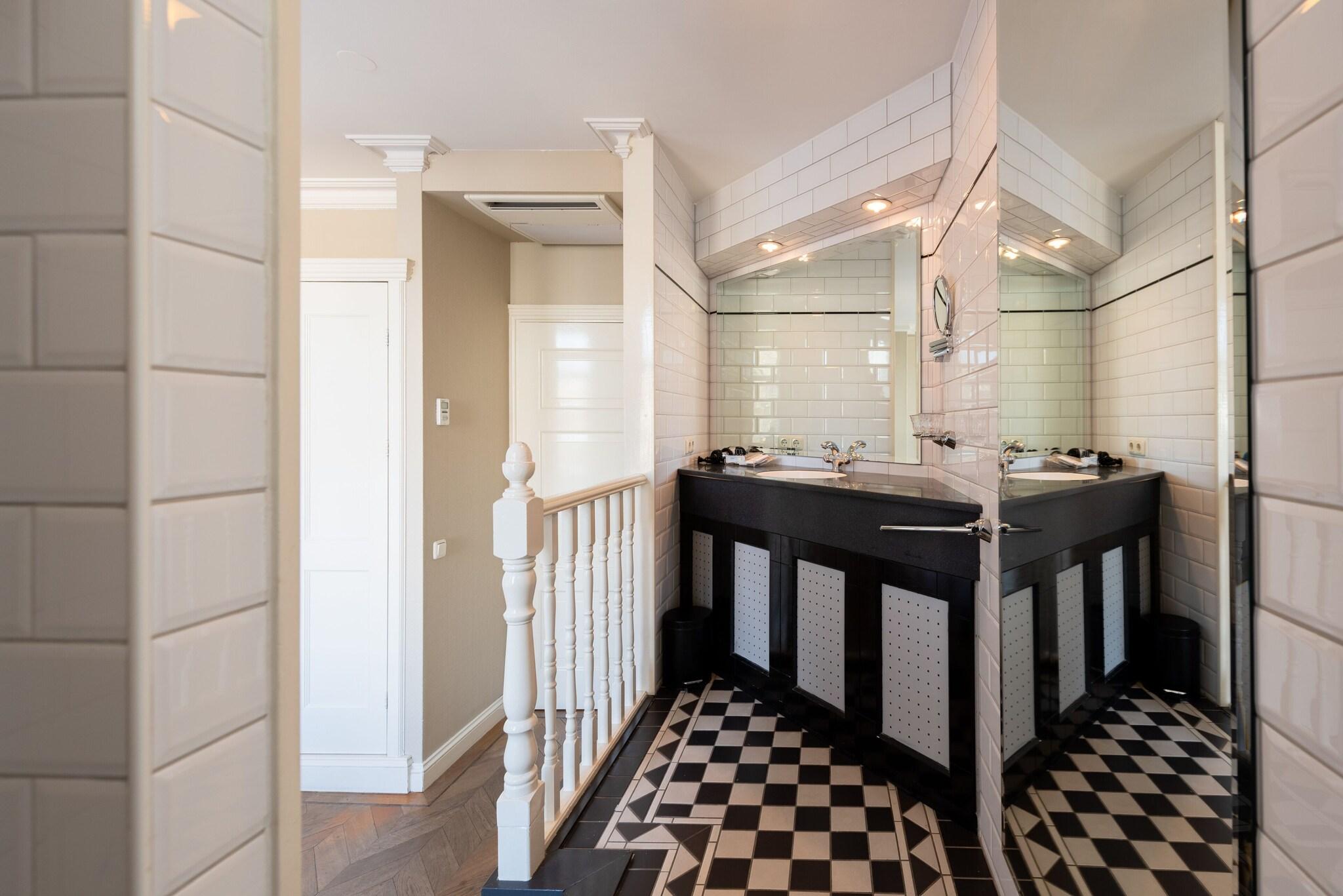 Apartment Queen Size Bed