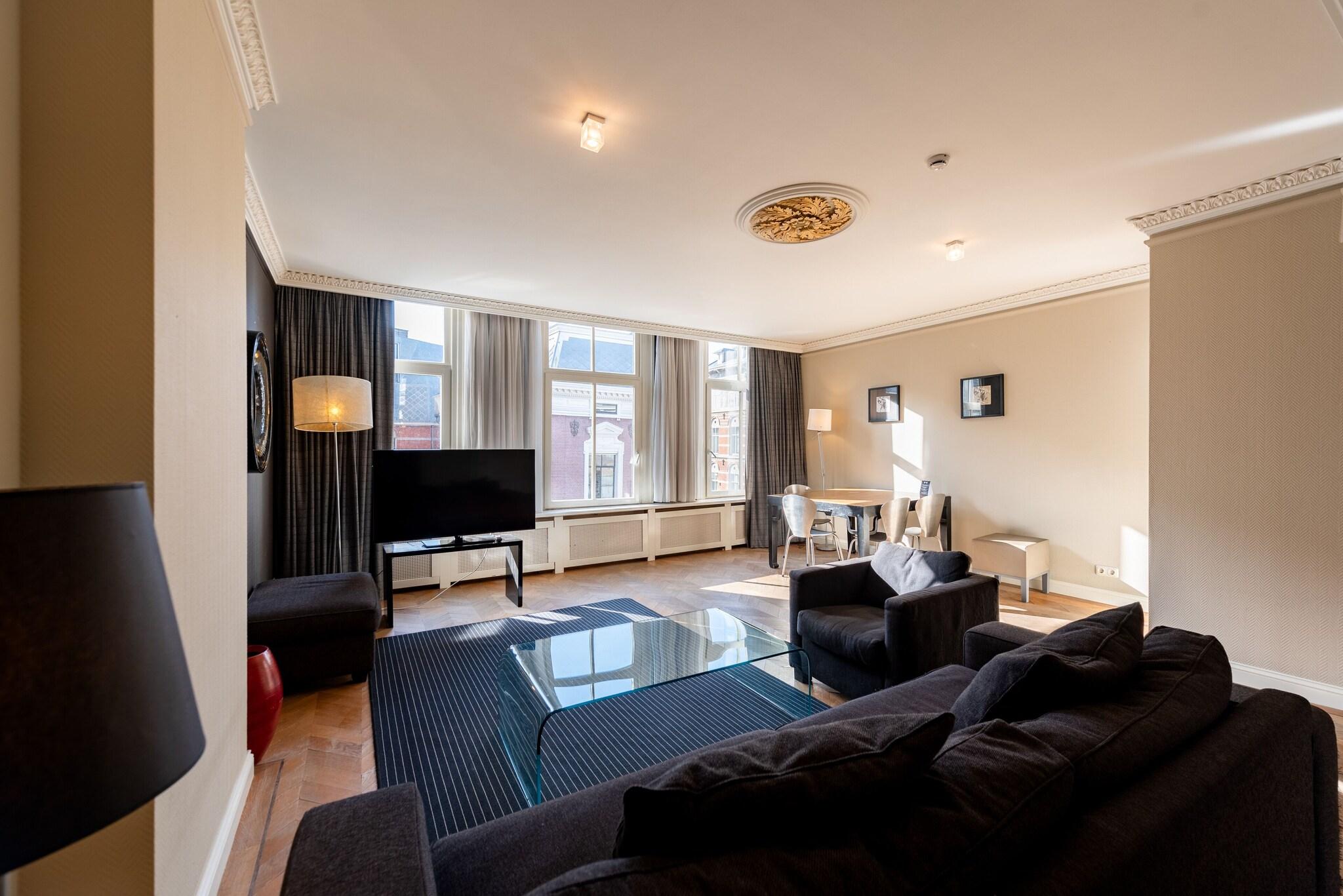 Apartment Queen Size Bed