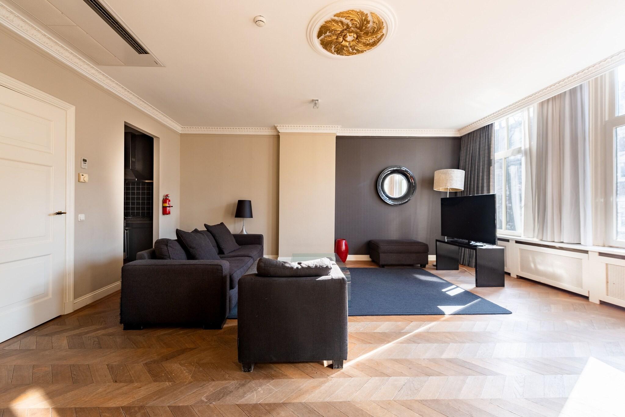 Apartment Queen Size Bed