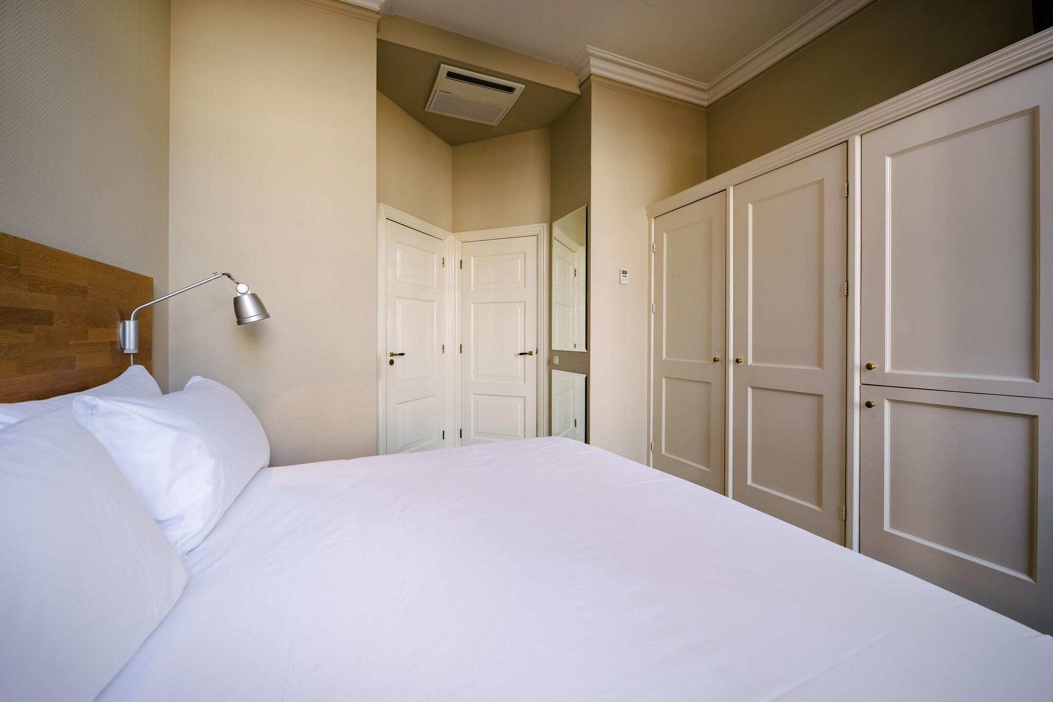 Apartment Queen Size Bed