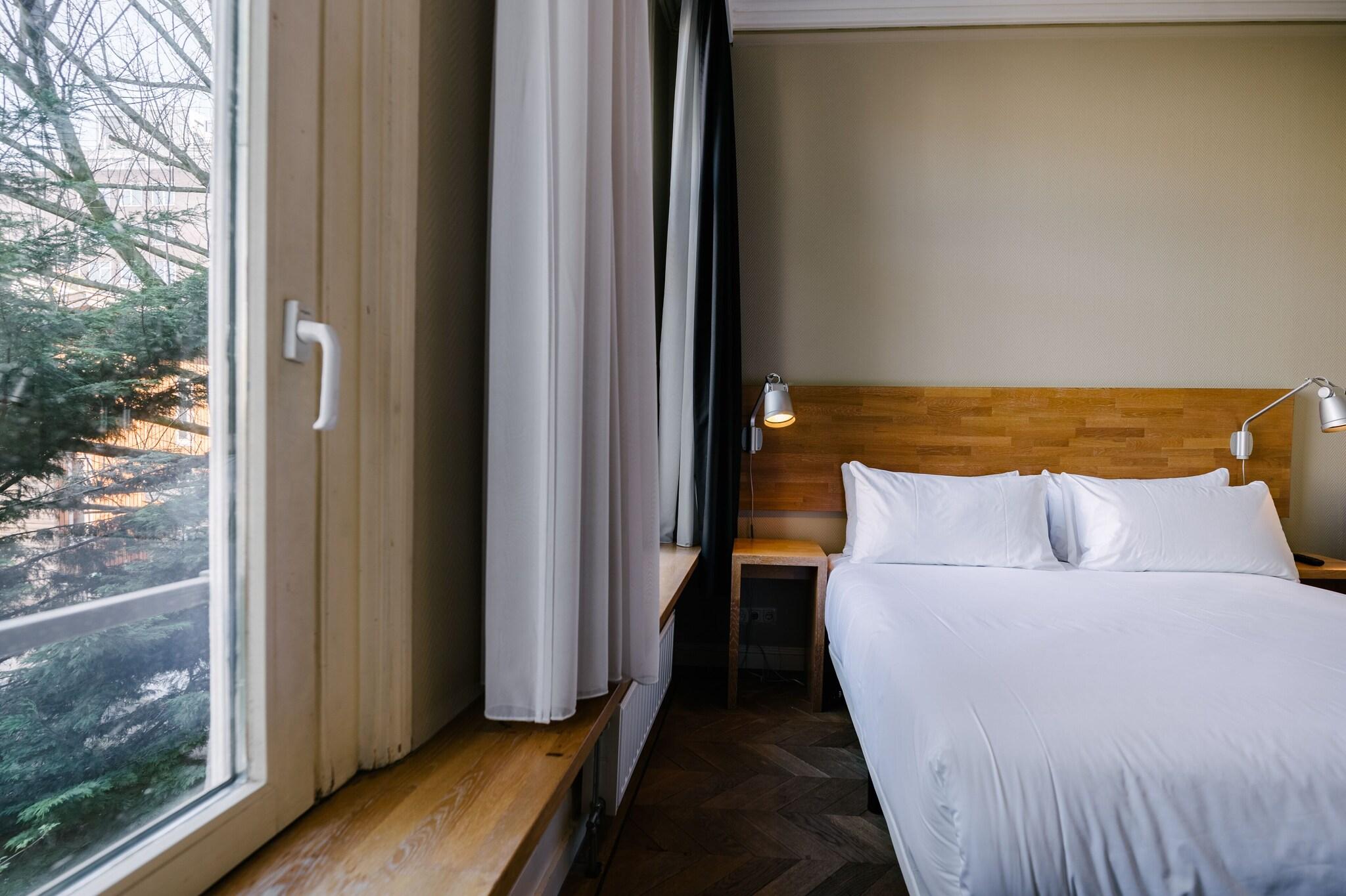 Apartment Queen Size Bed