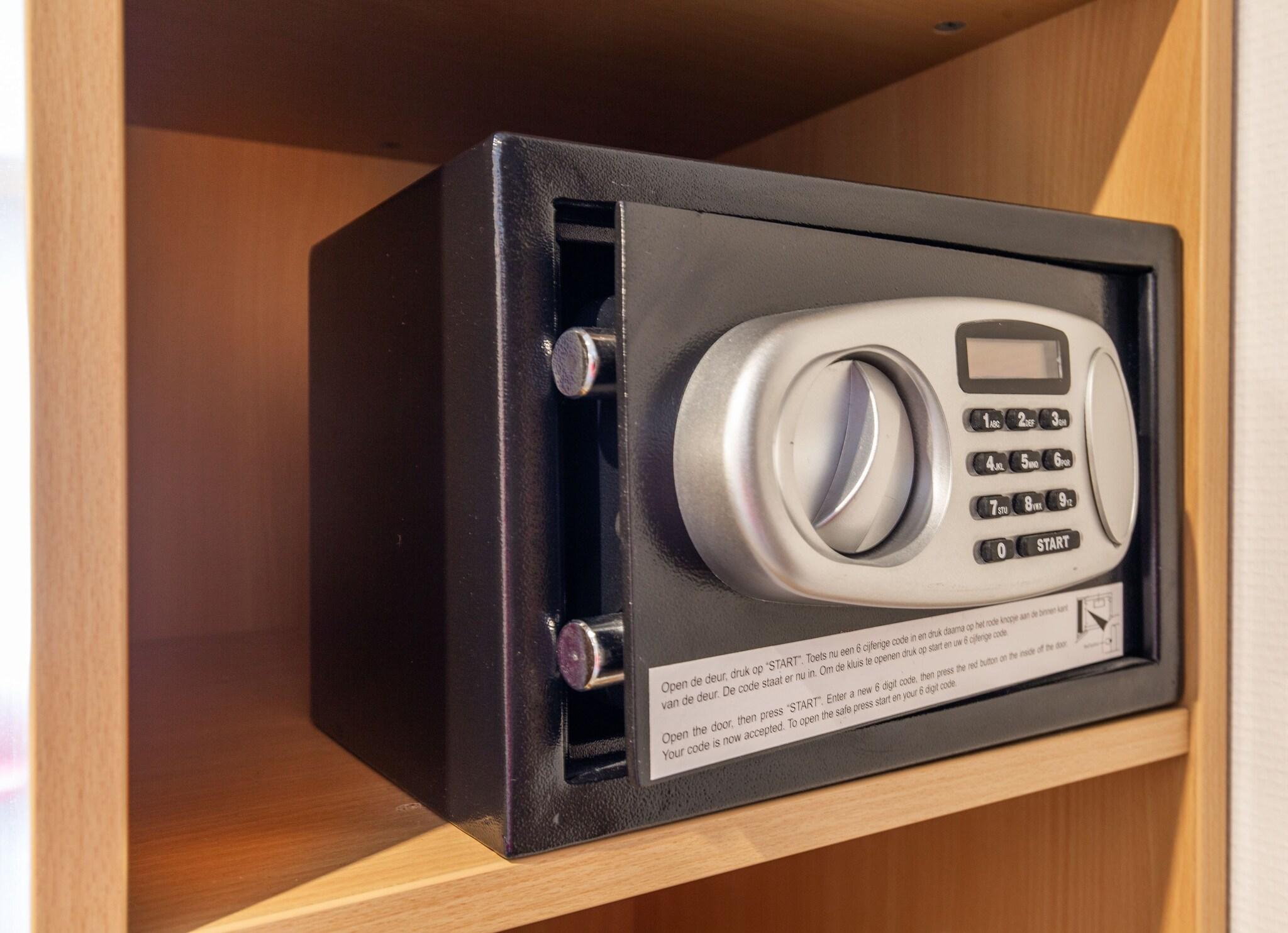 Twin Deluxe Two Beds