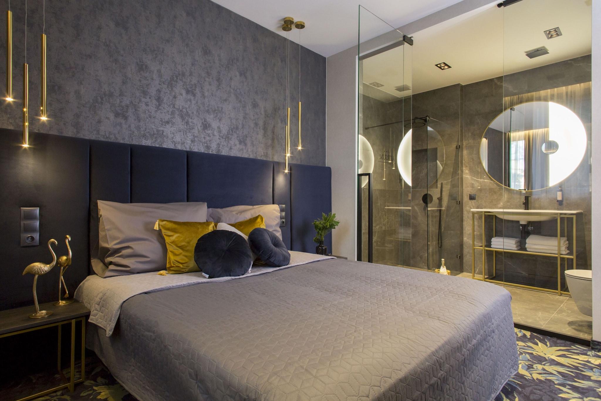 Triple Deluxe Queen Bed