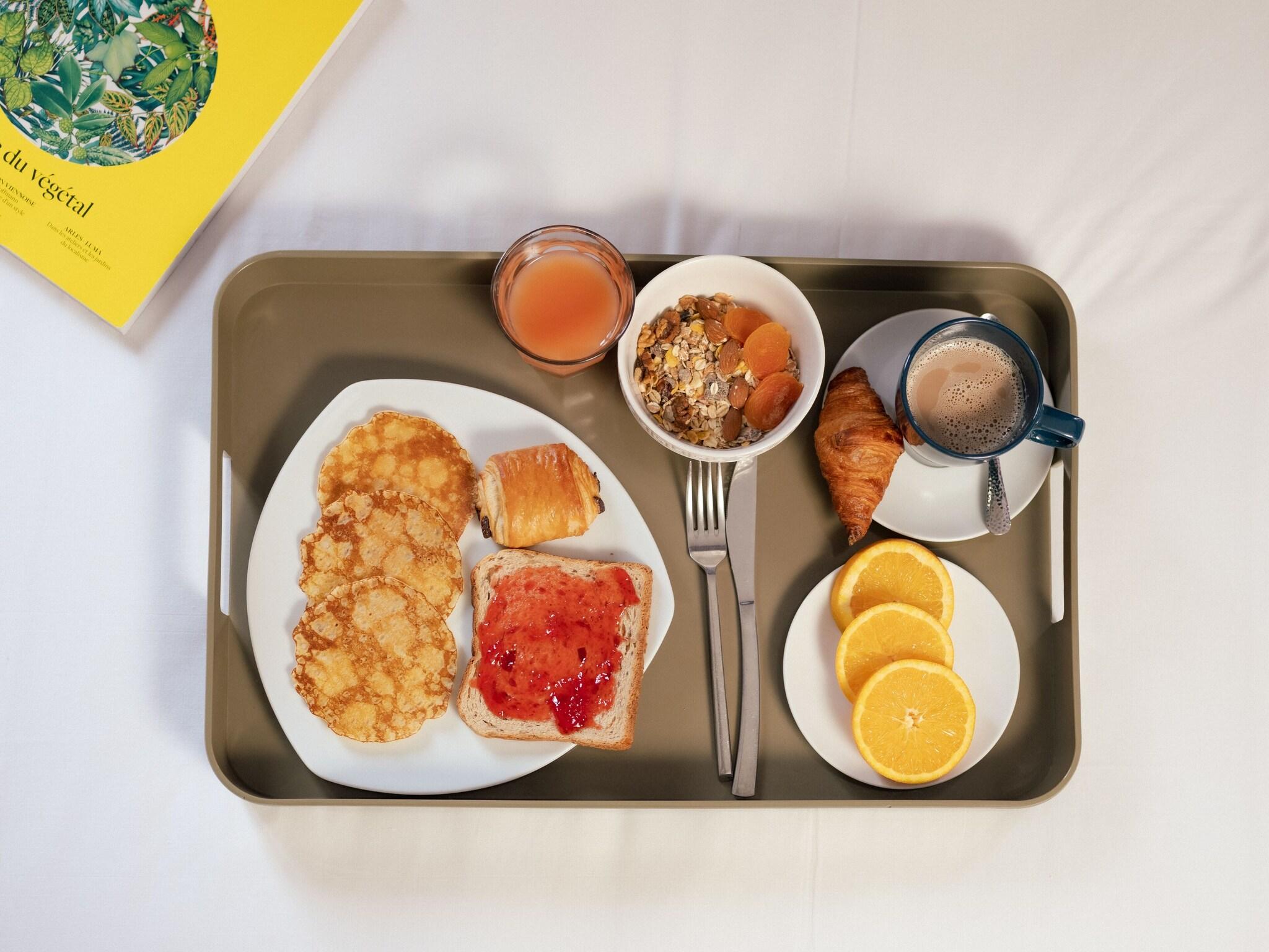 Junior Suite Queen Size Bed