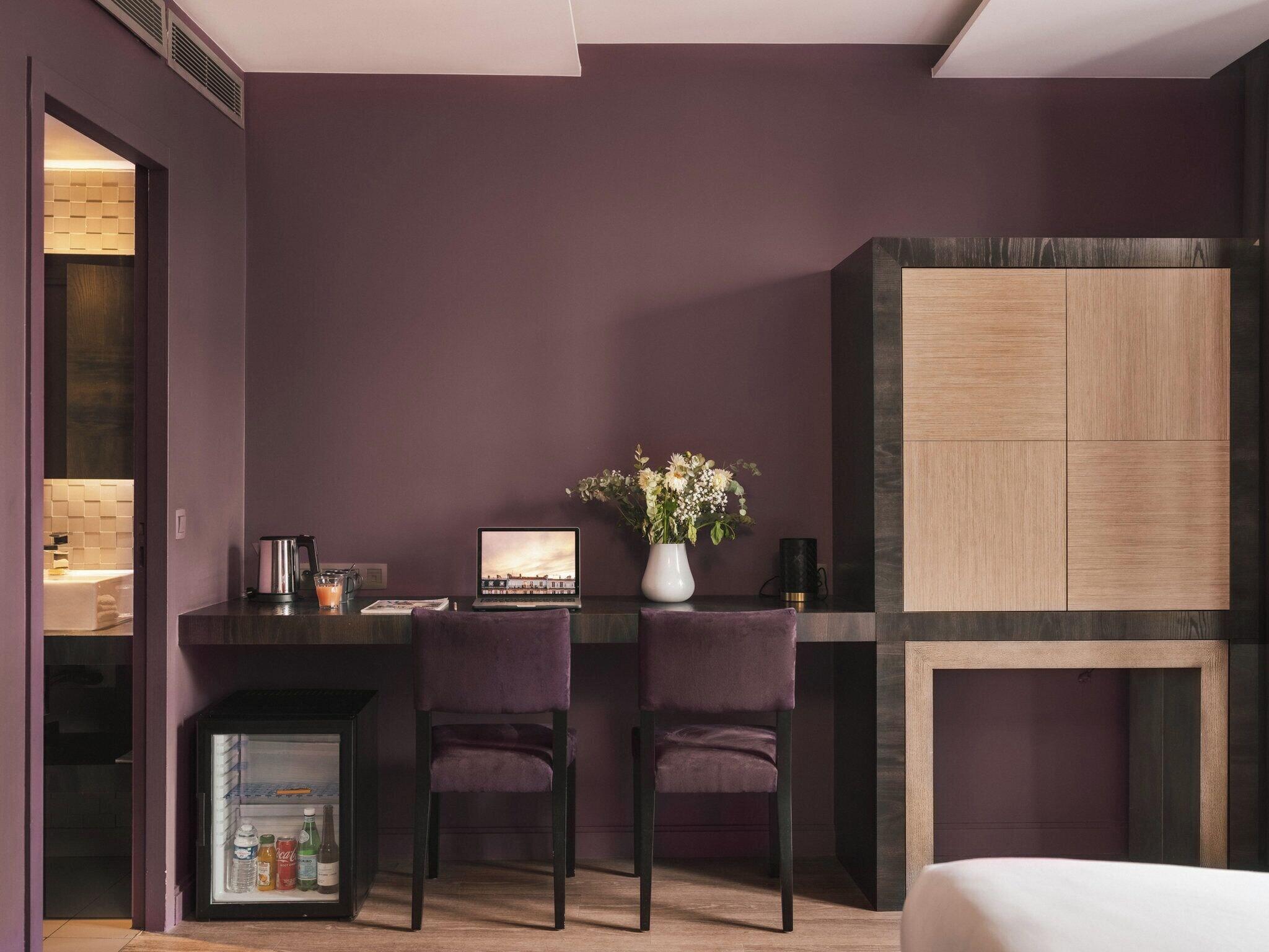 Junior Suite Queen Size Bed