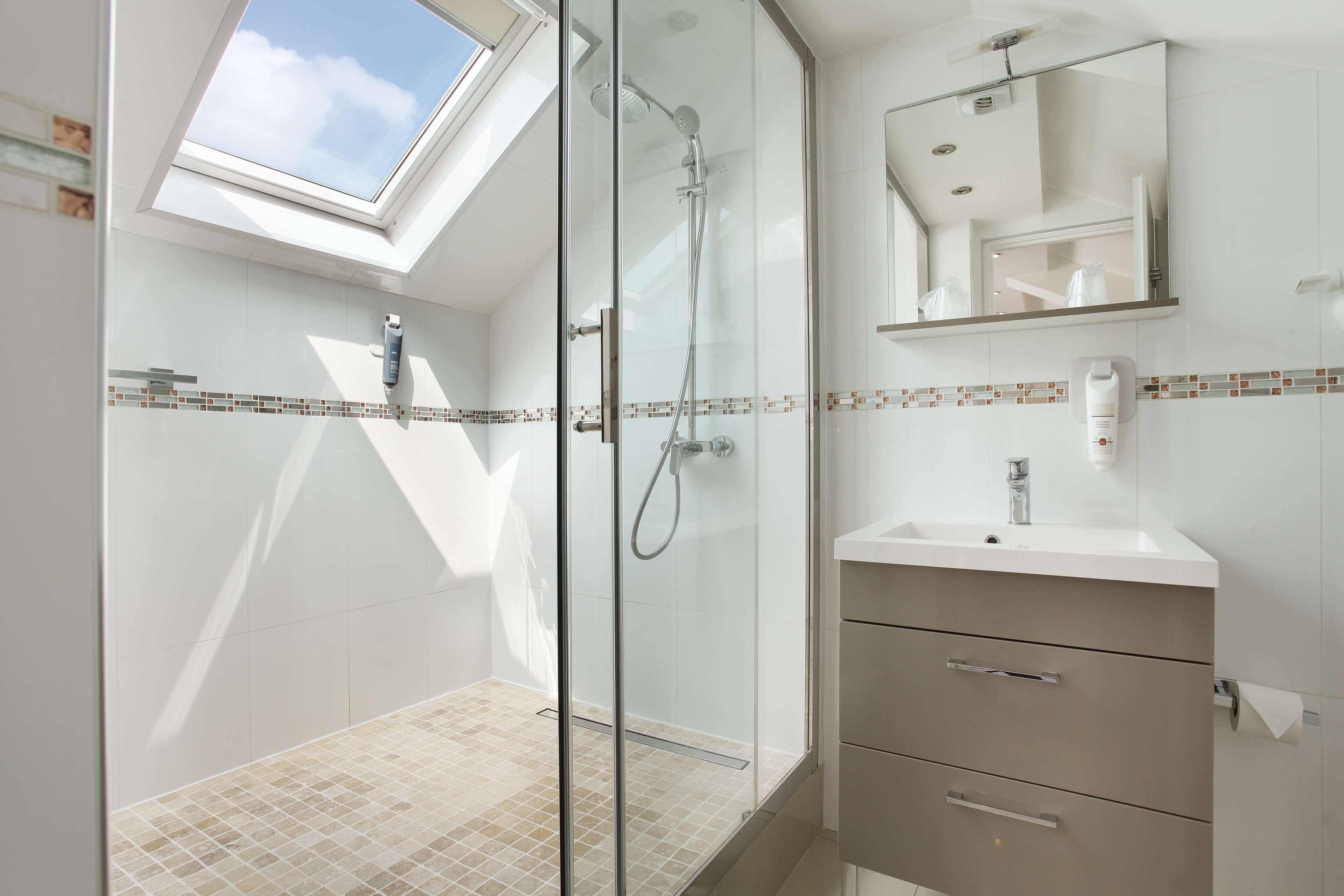 Junior Suite Queen Size Bed