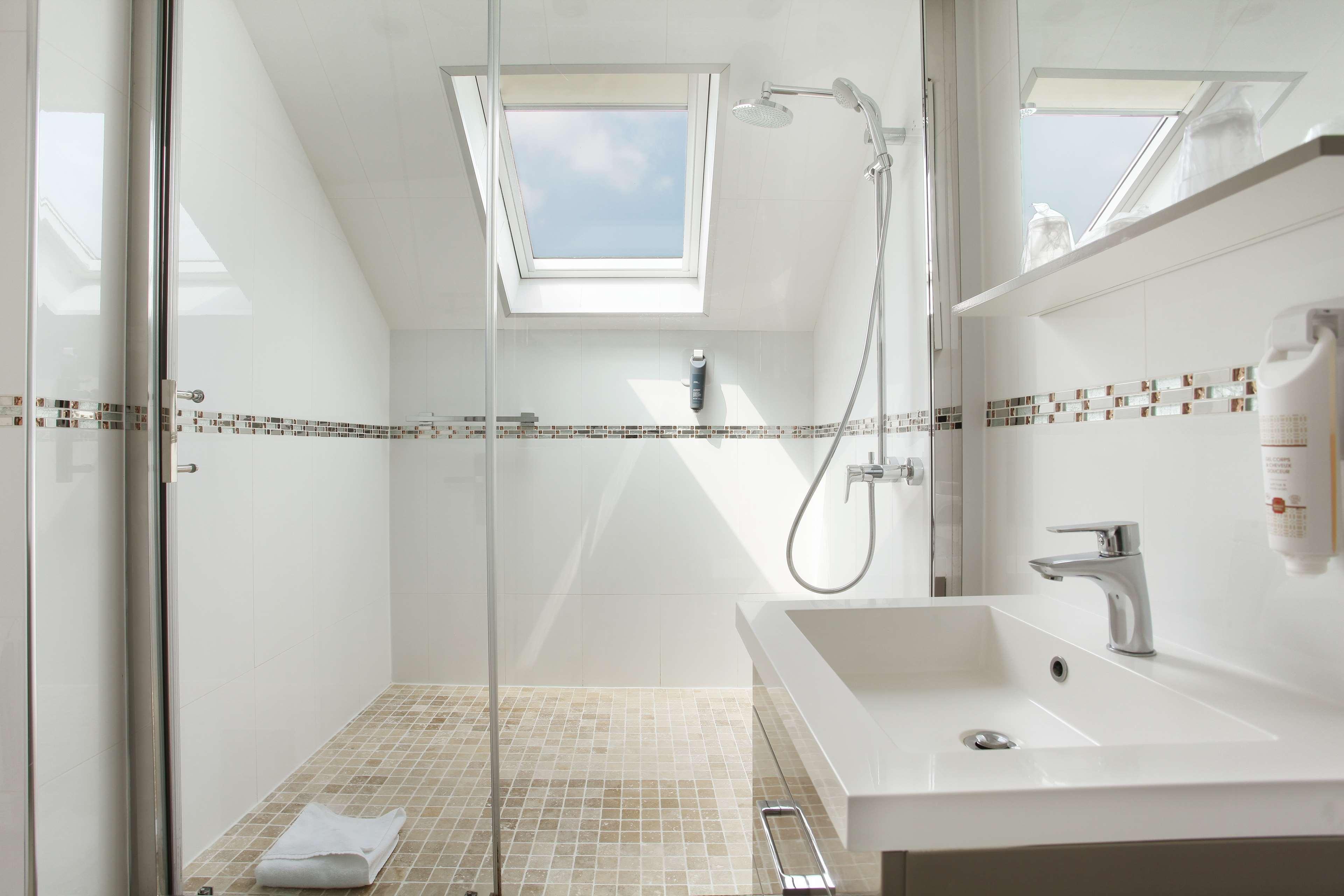 Junior Suite Queen Size Bed