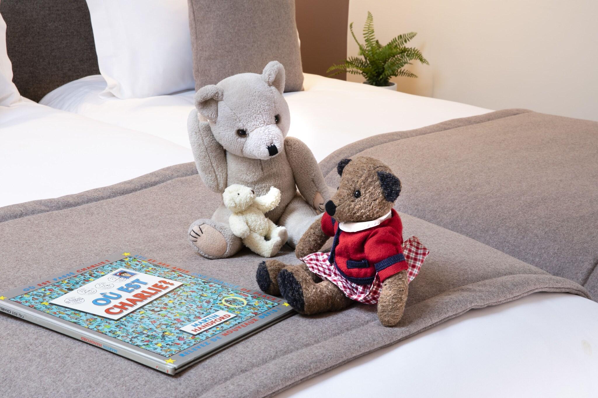 Room Connecting Room