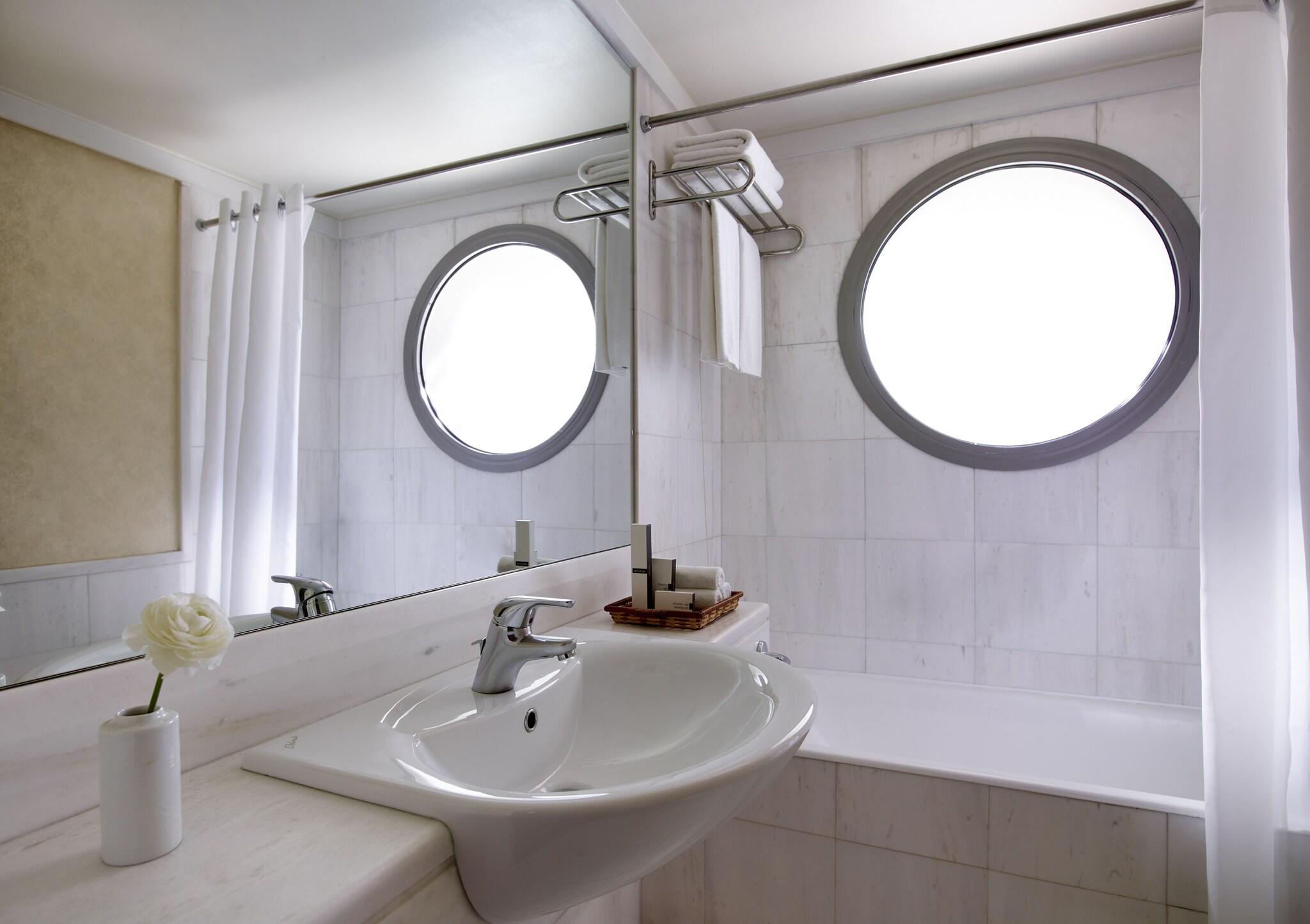 Double Executive Queen Bed