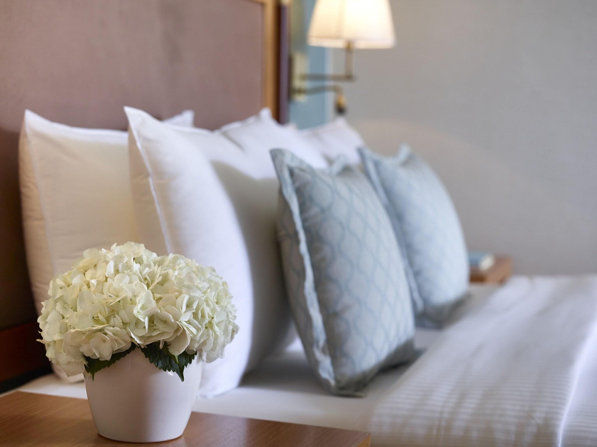 Double Executive Queen Bed