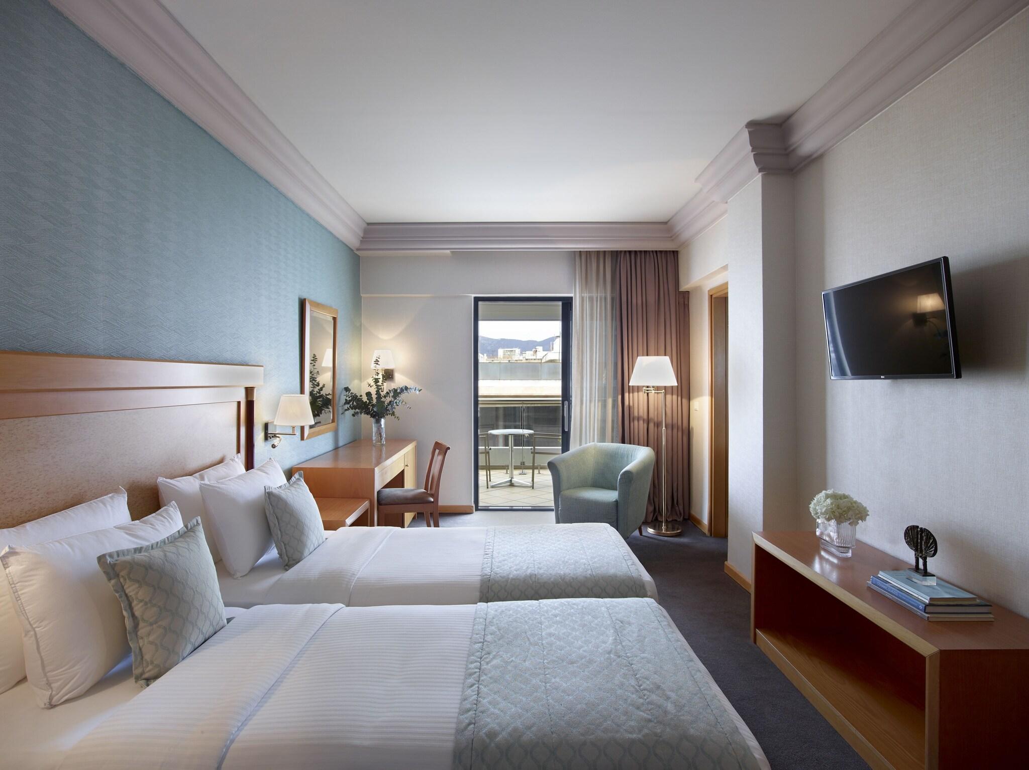 Junior Suite Queen Size Bed