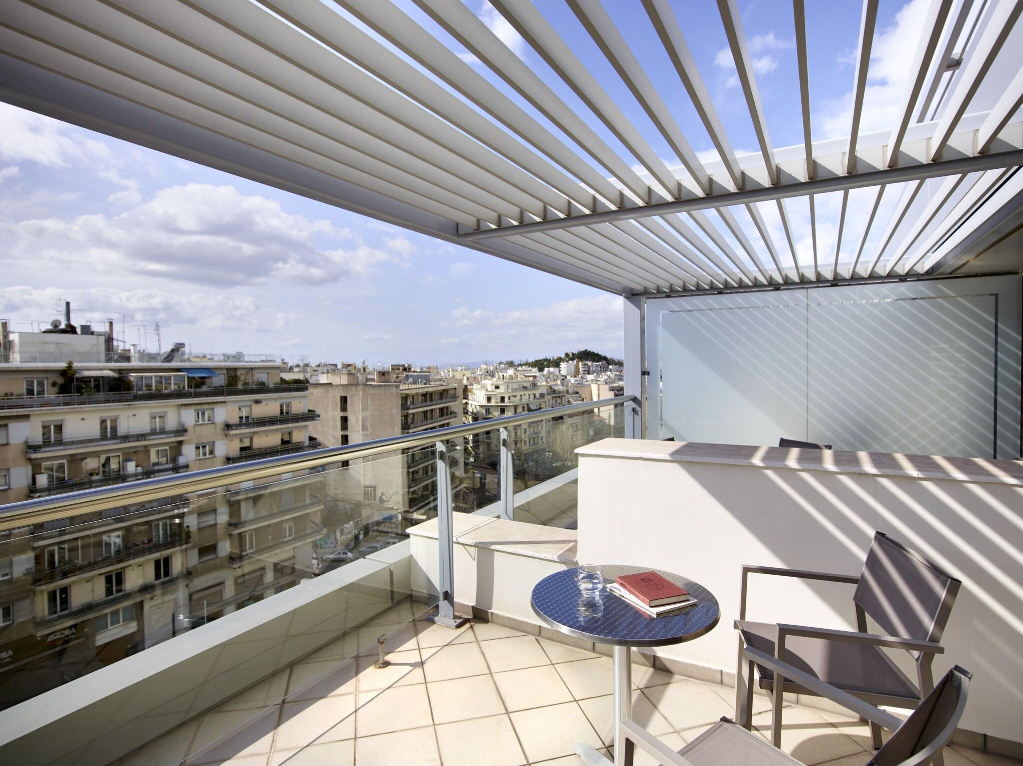 Junior Suite Queen Size Bed