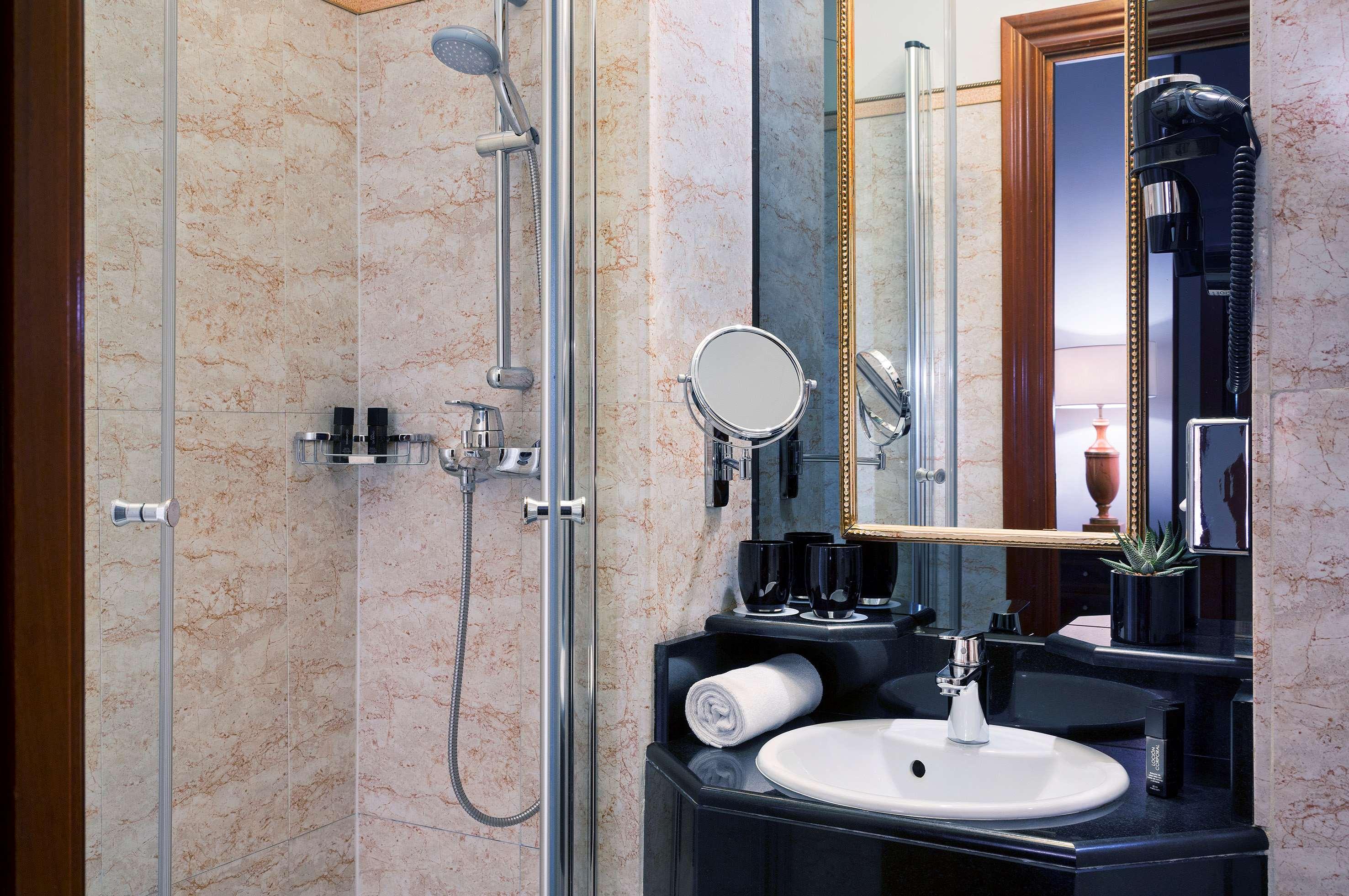 Double Queen Size Bed