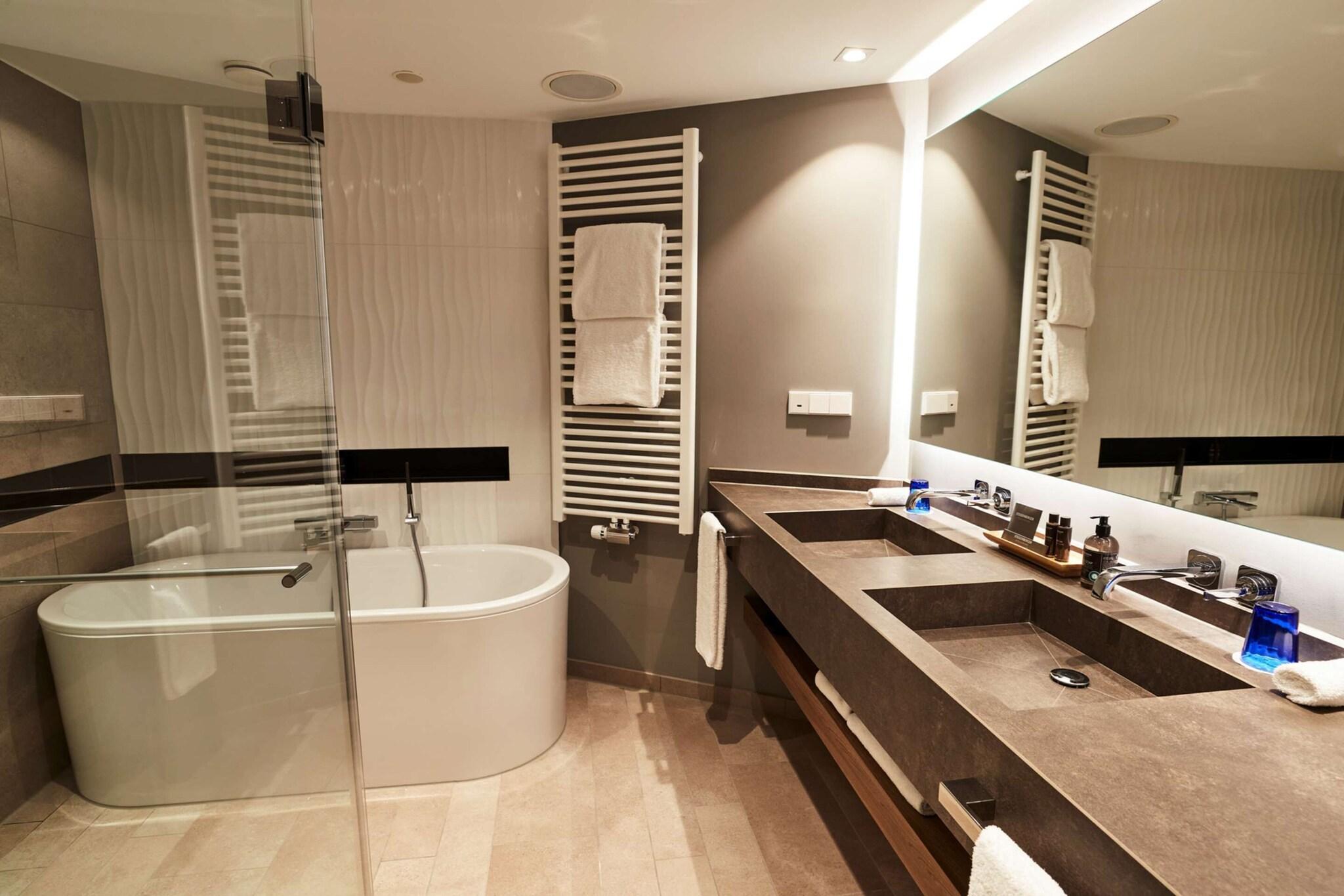 Junior Suite King Size Bed