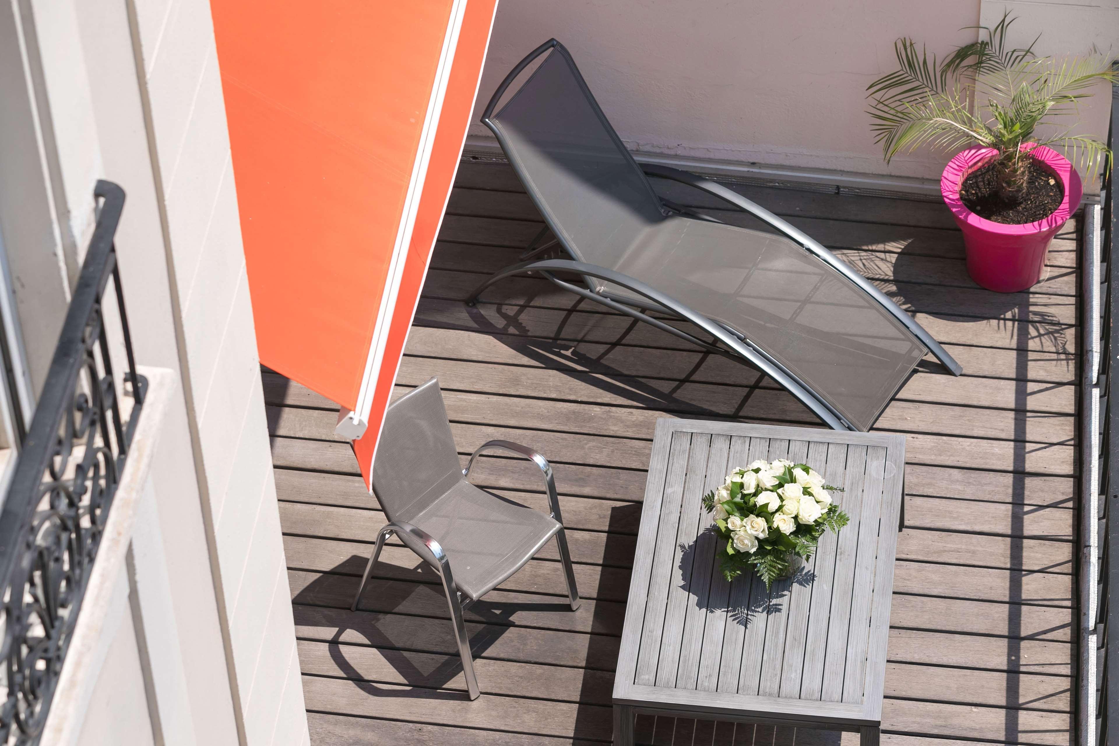 Junior Suite Garden View King Bed